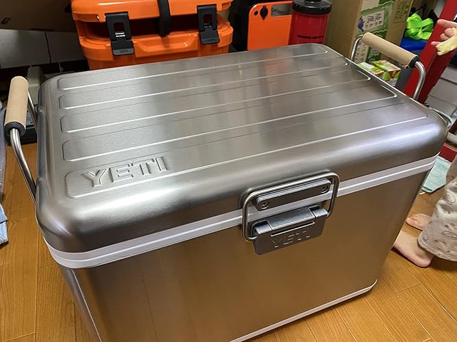 YETI Vシリーズ　ステンレスクーラー Stainless Steel Cooler: YETI V Series