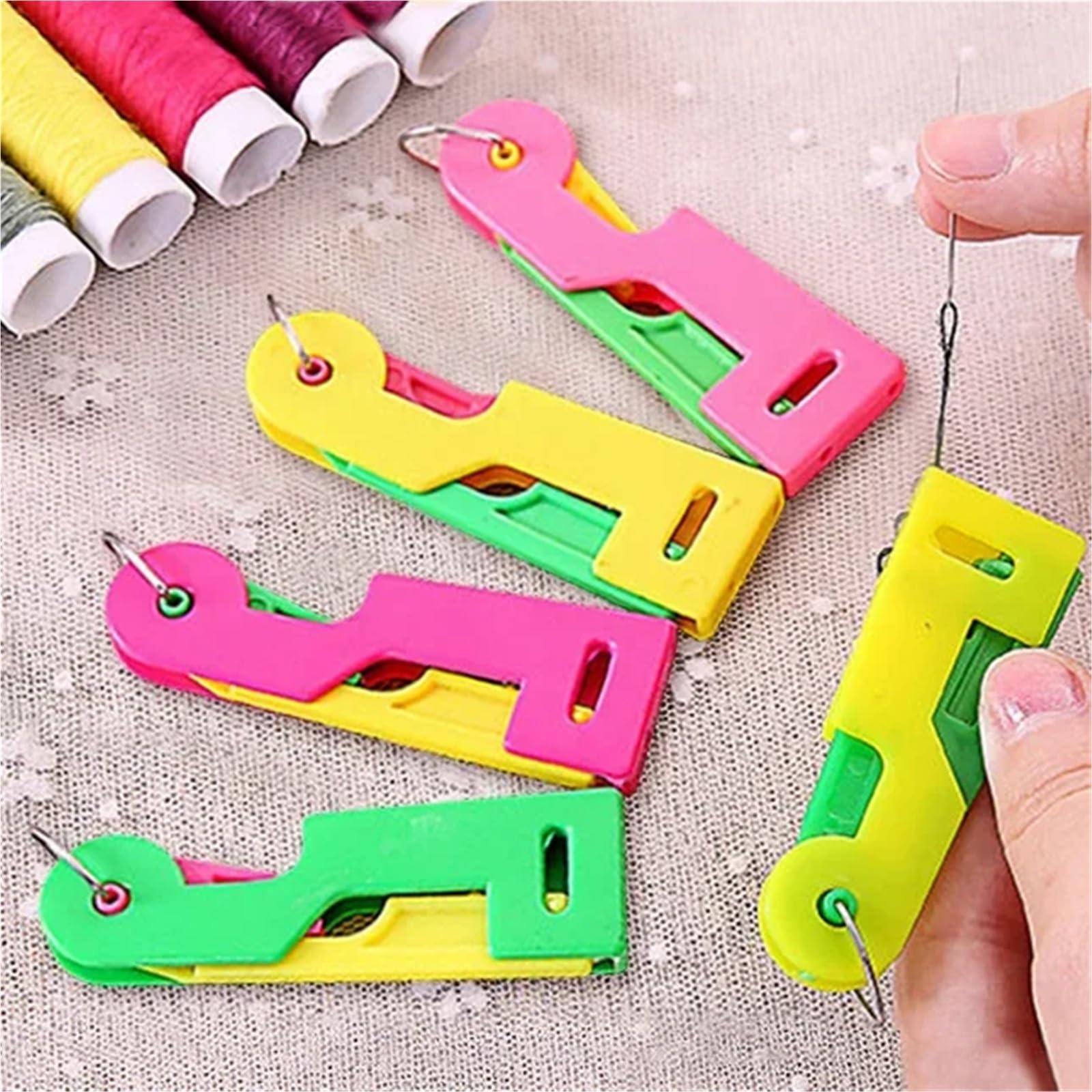 Infila aghi per cucito, 10 pezzi, per anziani, comodi, di alta qualità, automatici, semplici strumenti manuali con manico in plastica, accessori da cucito (colore casuale)