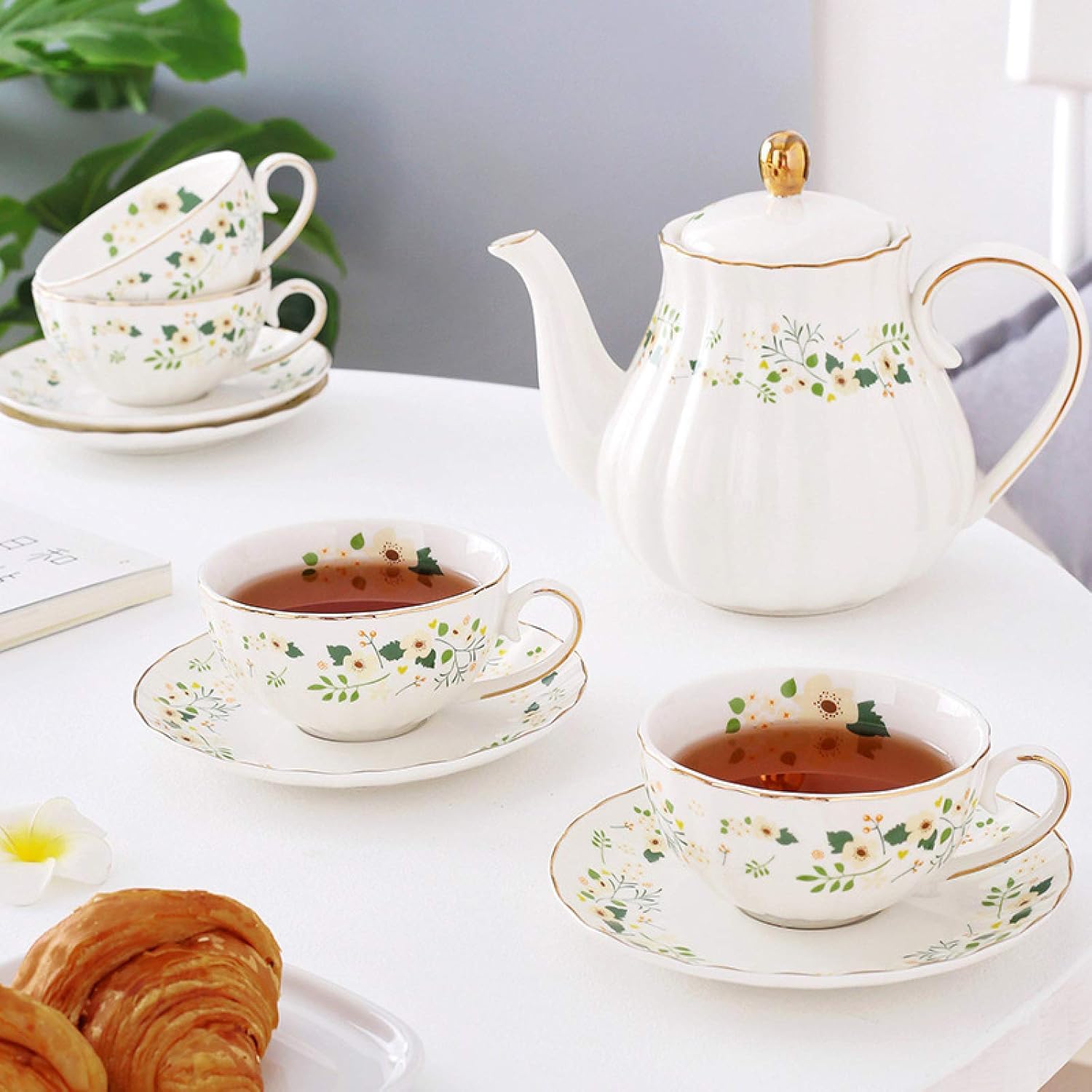 Czajniczek do herbaty Czajniczek ceramiczny, Zestaw do herbaty Królewskie filiżanki i spodki do herbaty ze złotymi wykończeniami Zestaw do herbaty z białej porcelany z filiżankami do kawy z czajnikiem