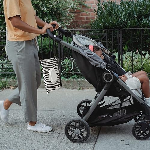 Miniatura 9 de Dispensador de toallitas húmedas para bebé, portátil, recargable, bolsa dispensadora de toallitas húmedas reutilizable para viaje (negro y blanco)