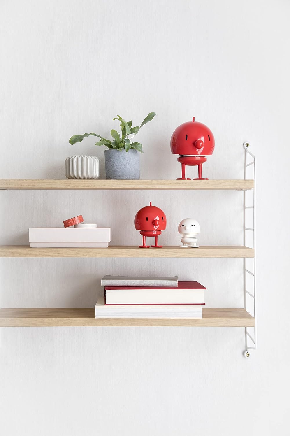 Hoptimist Bumble Wackelfigur & Glücksbringer, Skandinavische Deko Figuren für Wohnzimmer, Schreibtisch, Büro, Bürodeko & Lustige Kleine Geschenke, 10 x 10 x 15 cm, Large, Rot Rot L