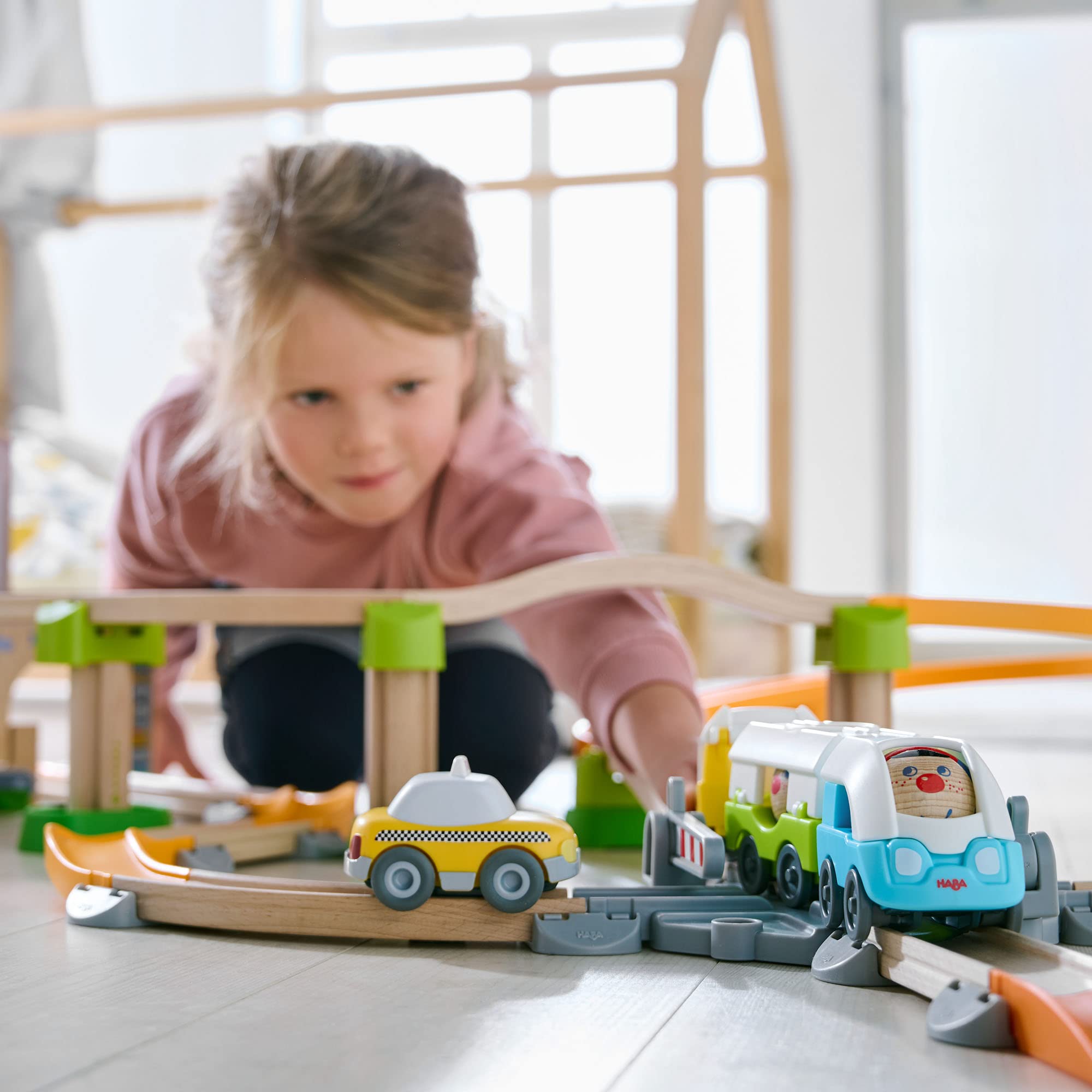 HABA 306745 - Kullerbü – Spielbahn Bahnhof, Erste Kugelbahn Grundpackungen ab 2 Jahren, Bunt