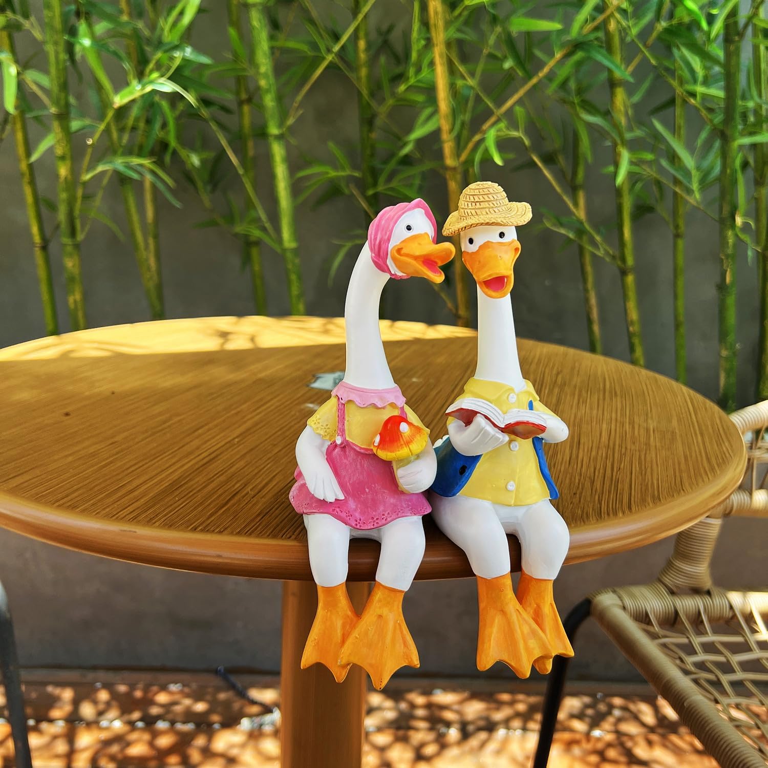 Handside Garden Statues Couple Animal Cartoon Resin Cute Sitting Sculpture Goose Lovers Figurine Gift for Wedding Art Décor for Yard Home Patio and Office (Goose)