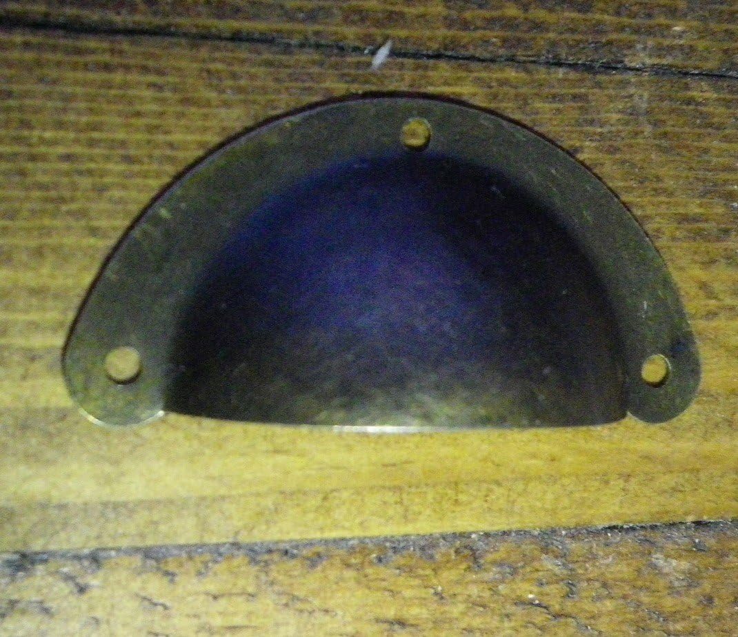 Celtic Woods Pair of Small Metal Shell Drawer Pull Handles Antique Brass Finish C057