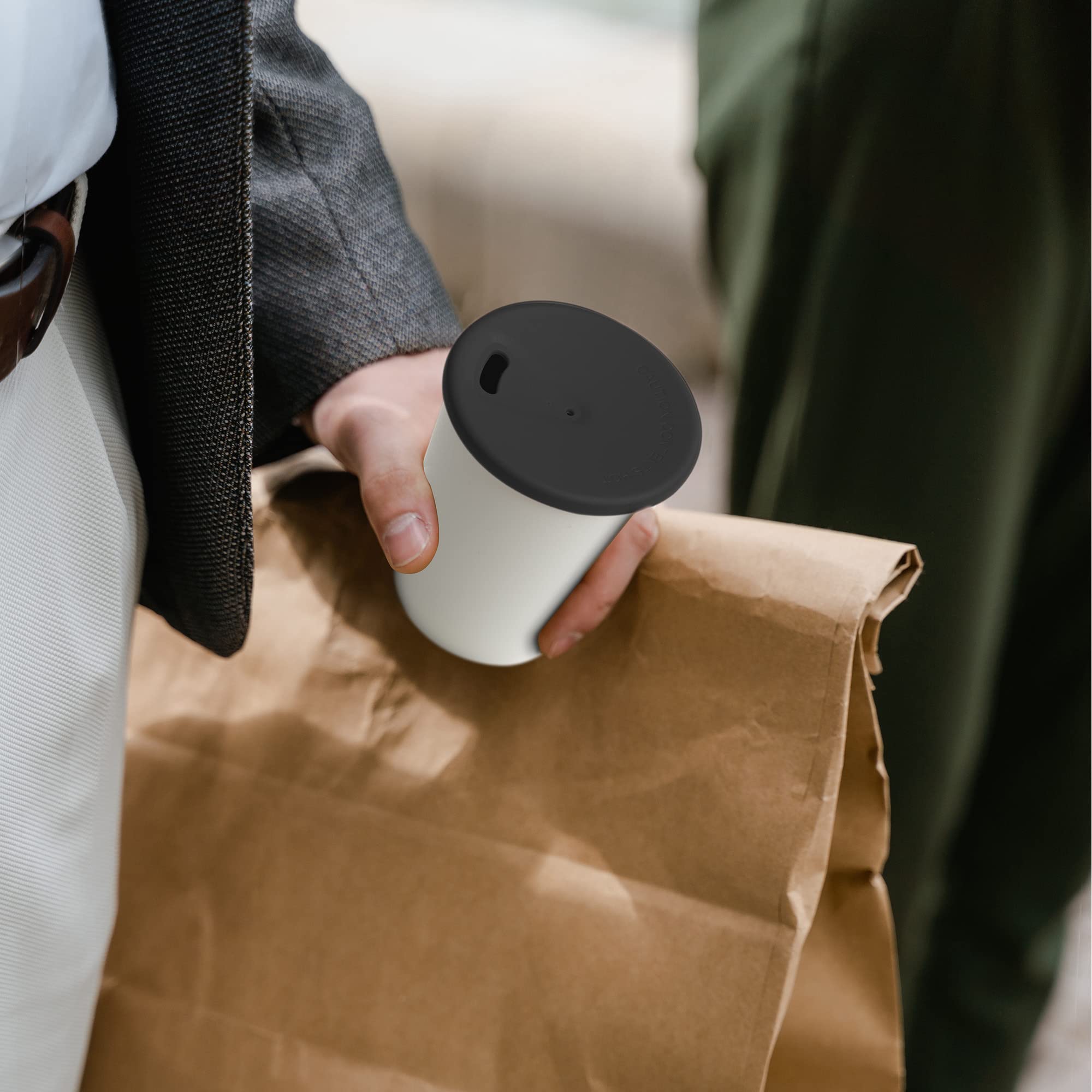 achilles Kaffeebecher mit Deckel, Kunststoffbecher, Mehrwegbecher, Trinkbecher, LFGB geprüft, spülmaschinenfest, stapelbar, 330 ml, Becher grau, Deckel schwarz, 50 Stk.