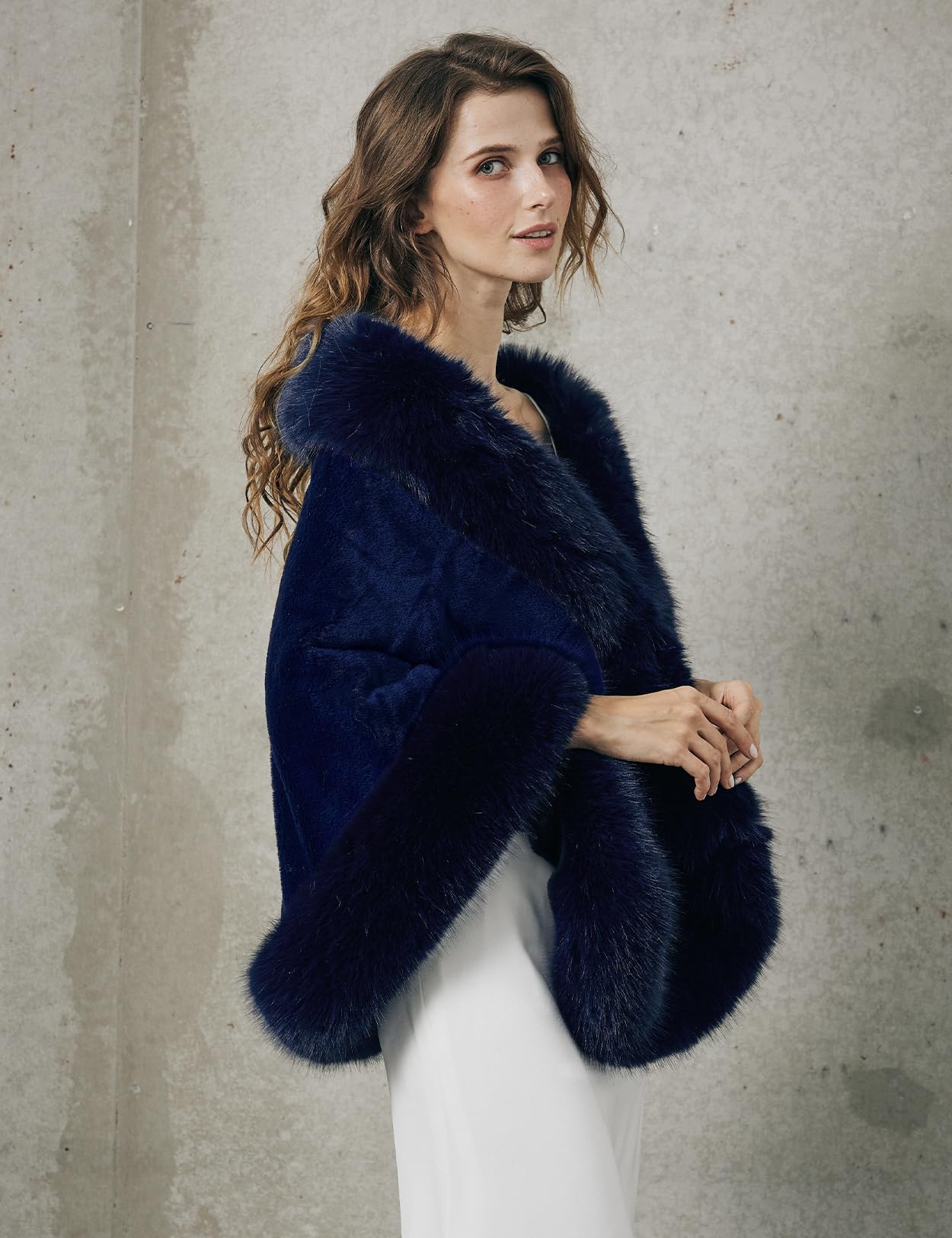 BEAUTELICATE Stola Pelliccia Sintetica Donna Scialle Coprispalle Elegante per Cerimonia Matrimonio Sposa Invernale