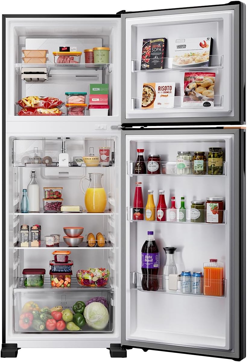 Geladeira Brastemp Xpert Inverter aberta com compartimentos cheios