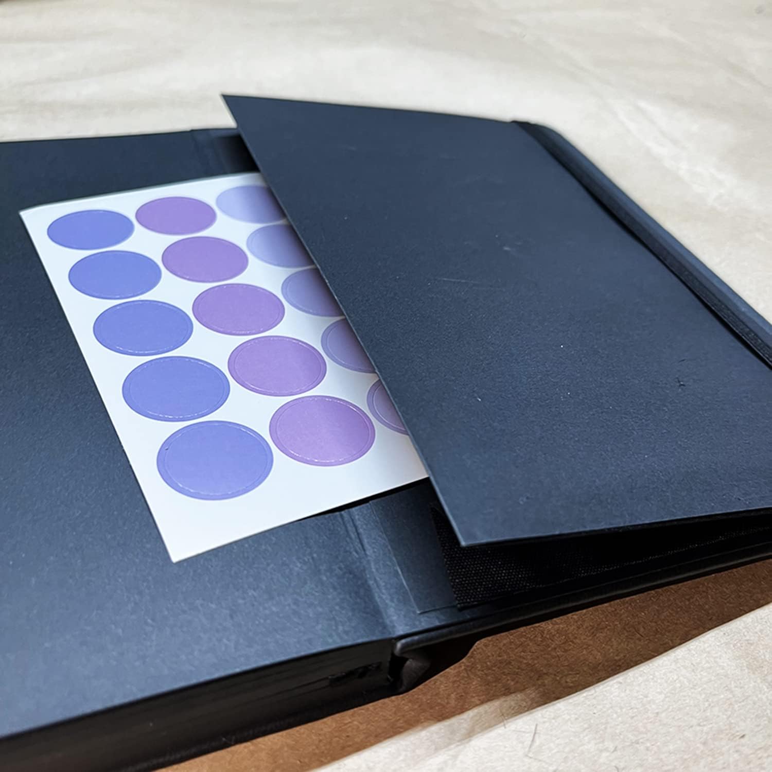 Cuaderno de notas (A5, tapa dura, piel sintética, 150 g/m², con páginas negras (azul)