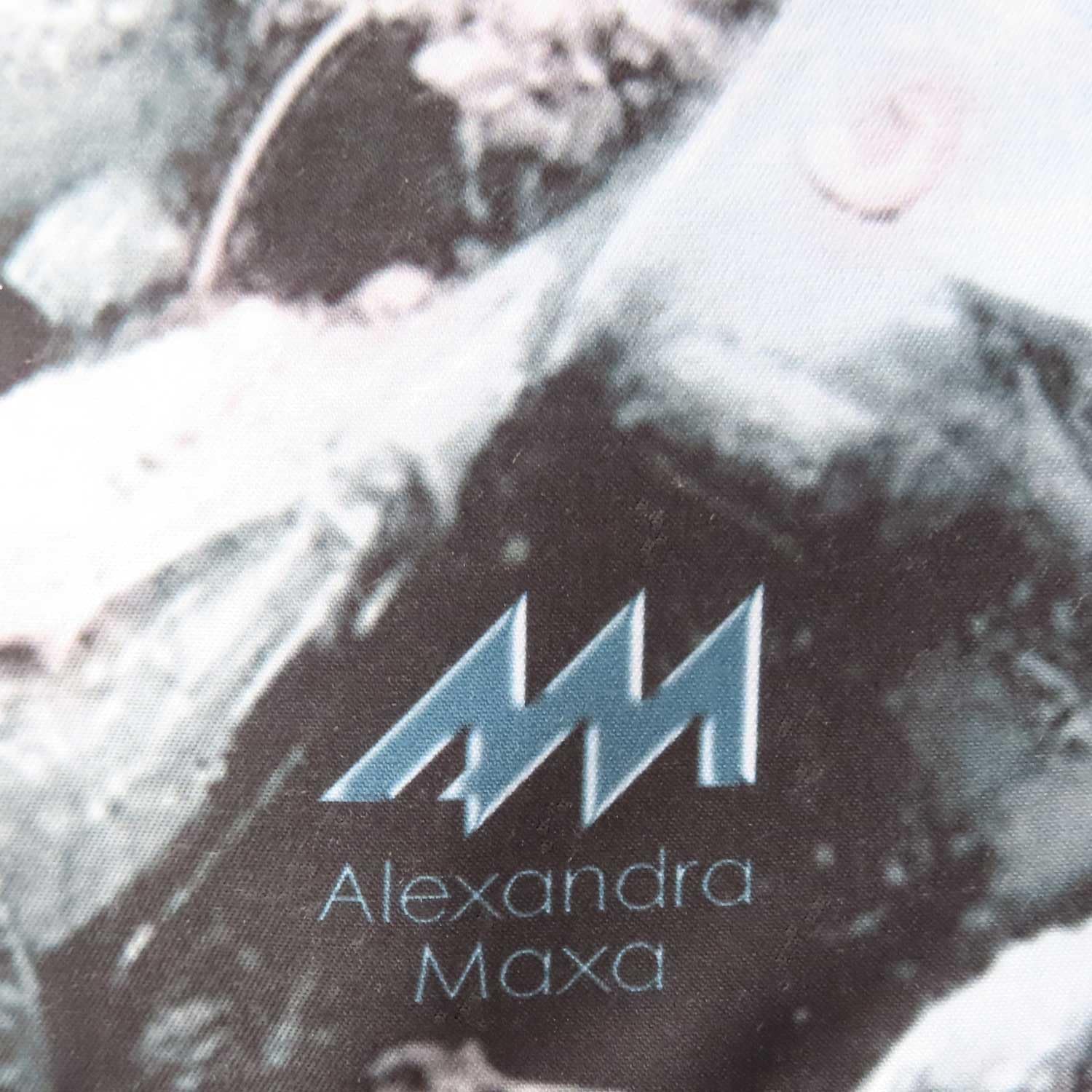 Alexandra Maxa Dirndlschürze Damen „Alpenherz“ – Designer Dirndl Schürze mit Herz- und Hirschmotiv – Trachten Accessoire für Dirndl & Oktoberfest – Midi, Maxi – Gr. 36–46