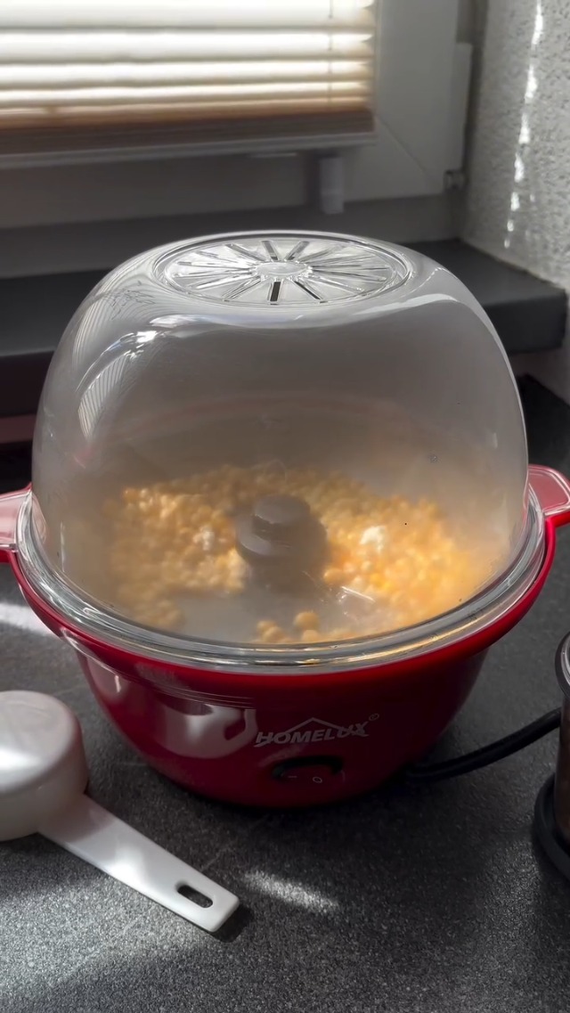 HOMELUX Popcornmaschine Popcorn Maker 450W Mini Popcorn Maschine mit Messlöffel Antihaftbeschichtung Snack Popcorn Popper für Zuhause Party Kinder, Deckel als Servierschale, Stille & Schnelle Rot