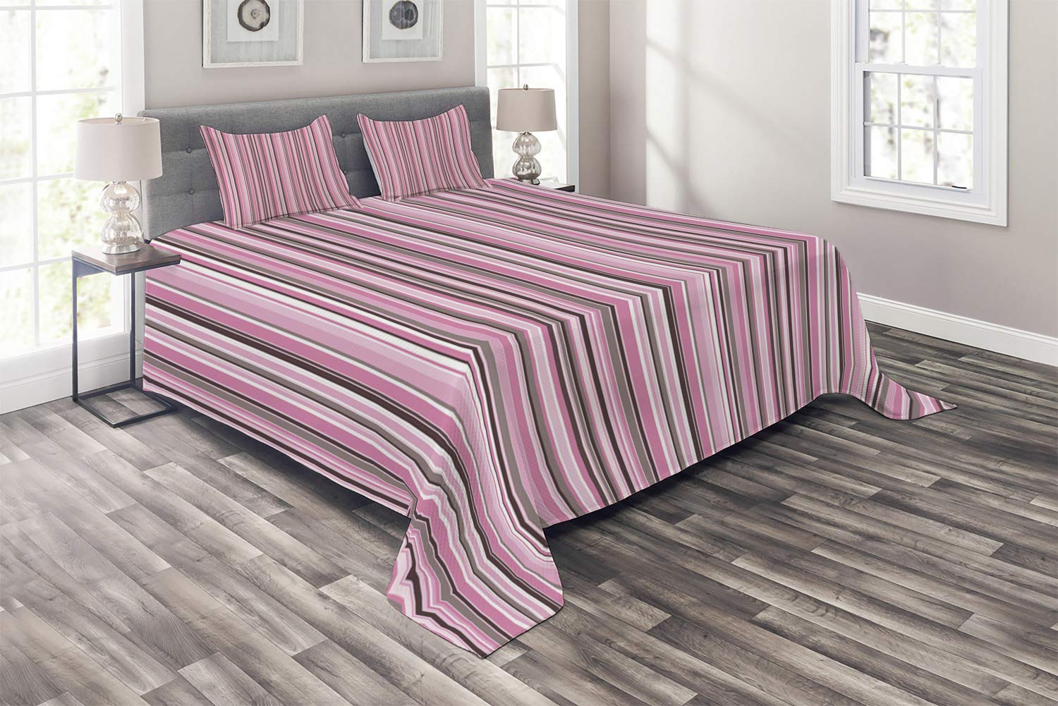 Ambesonne Modern Coverlet, Abstract Retro Vintage Stripes Lines Geometrical Artwork Print, 3 Piece Decorative Quilted Bedspread Set with 2 Pillow Shams, Queen Size, Pale Pink White