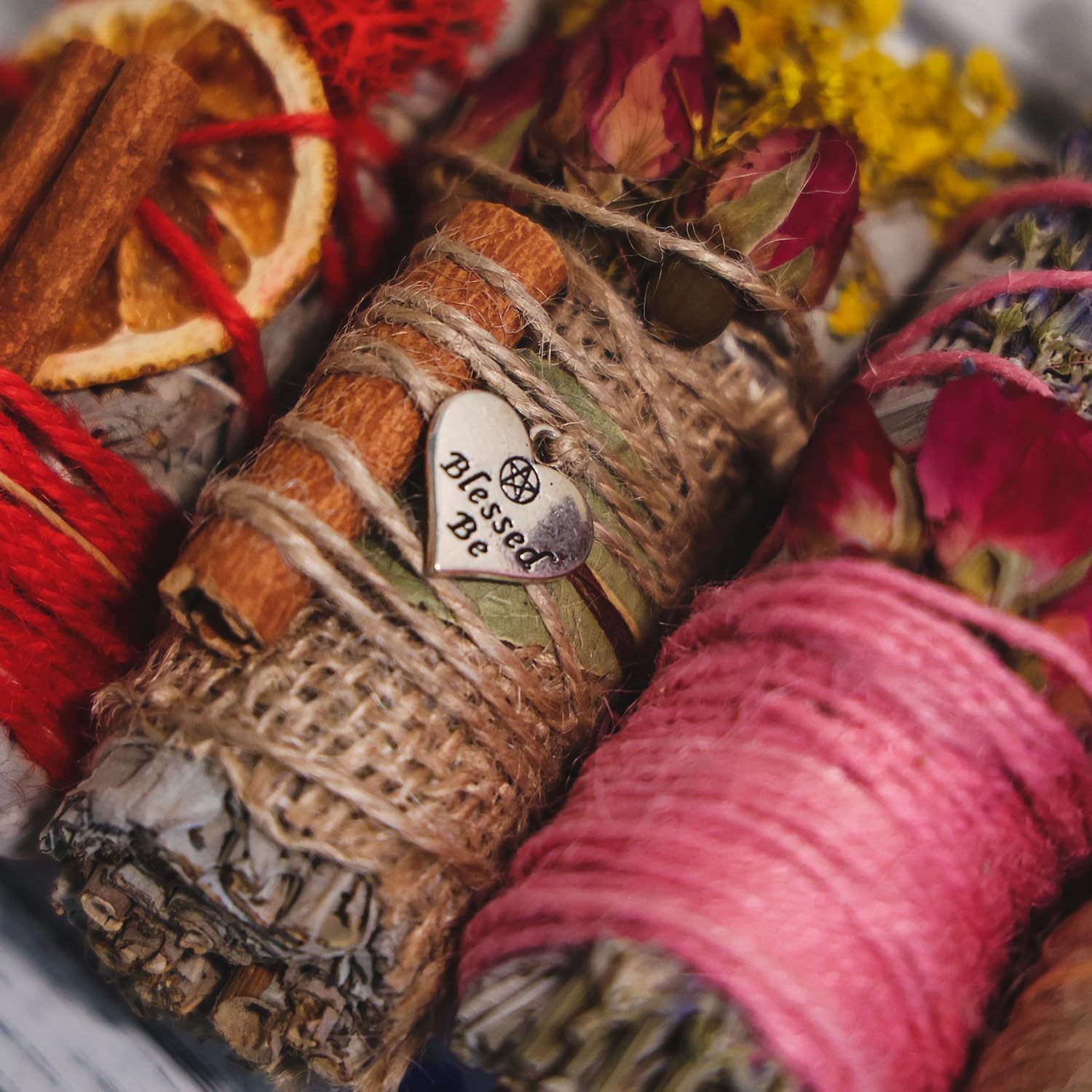 White Sage Smudge Sticks, Smudge Bundle Kit Alternative Spiritual Cleansing Sage Smudge Kit, Floral Sage Bundle Gift, Magical Smudge Stick, Herbal Cleanser, Home/Ritual Cleansing