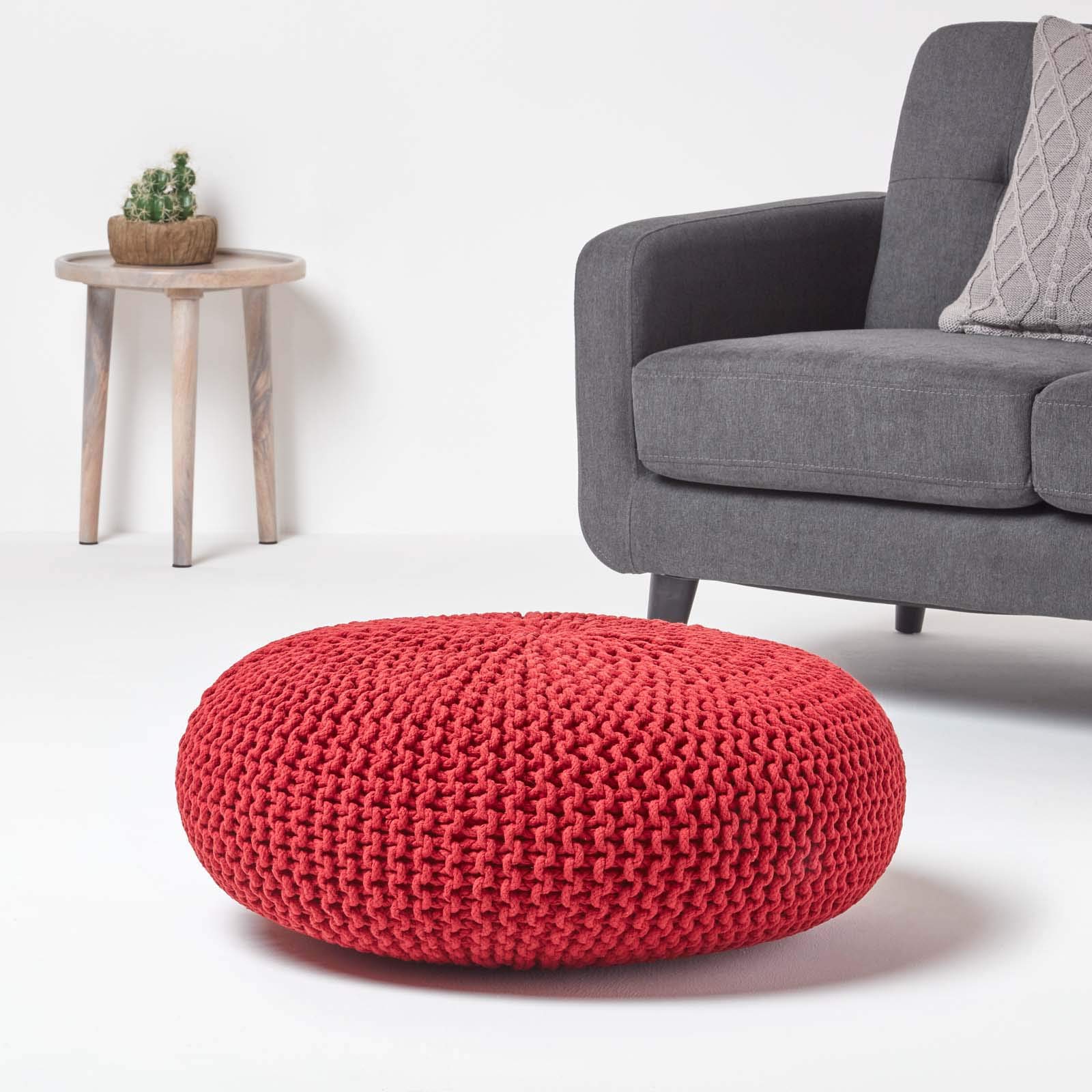 Homescapes Pouf Strickpouf rundes Bodenkissen, Sitzpouf 70 x 23 cm, gepolsterter Sitzhocker, Sitzpuff/Puff mit grob gestricktem Bezug aus 100% Baumwolle, Strickpuff, rot