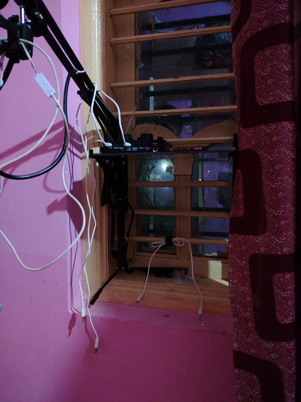 makerV Window rail mount Wifi-Router stand, Set top box stand, Mobile ...