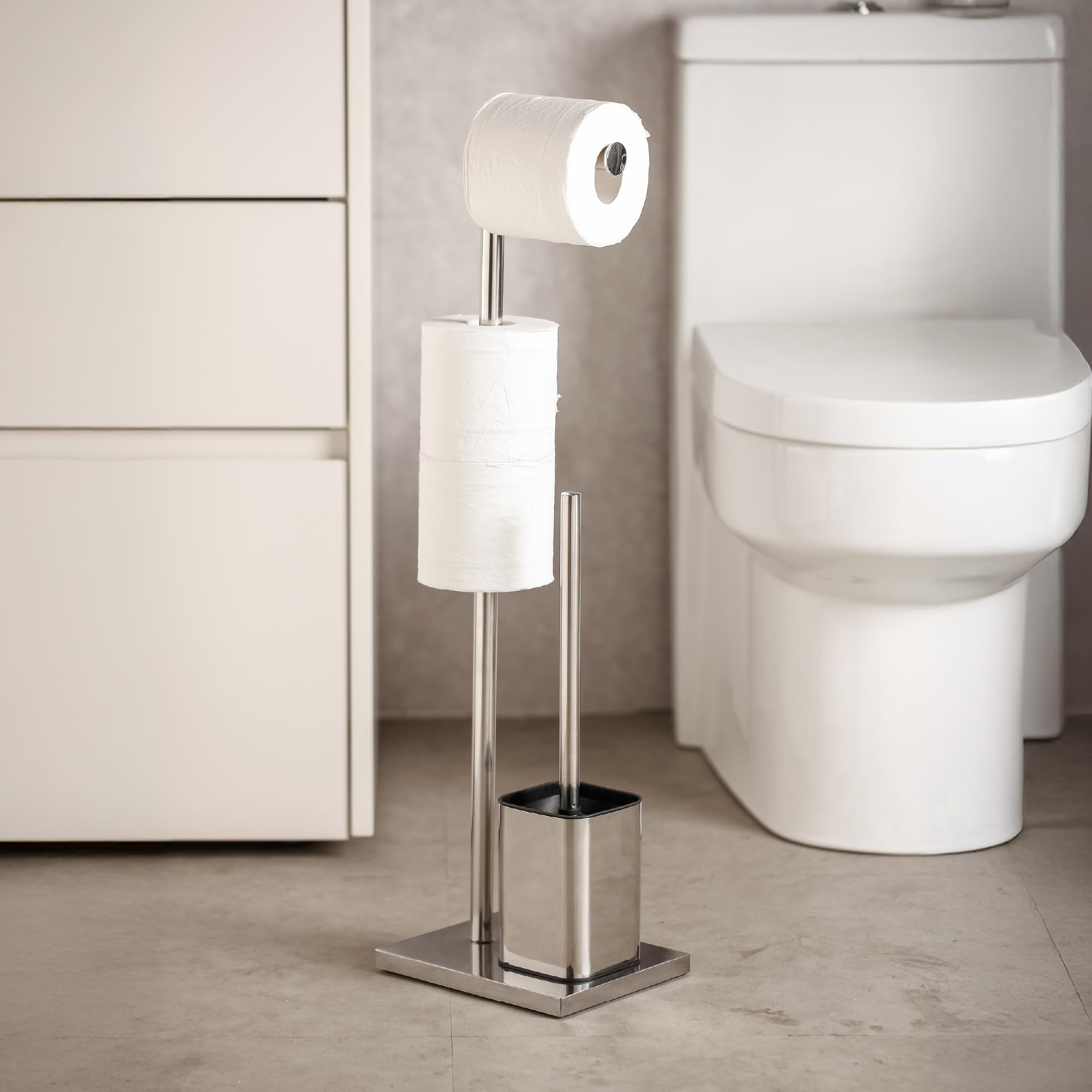 IlGruppone Accessori Bagno da Terra in Acciaio Inox – Piantana Porta Rotolo Carta Igienica con Scopino Water/Porta Salviette Multibraccio - Modello Enea