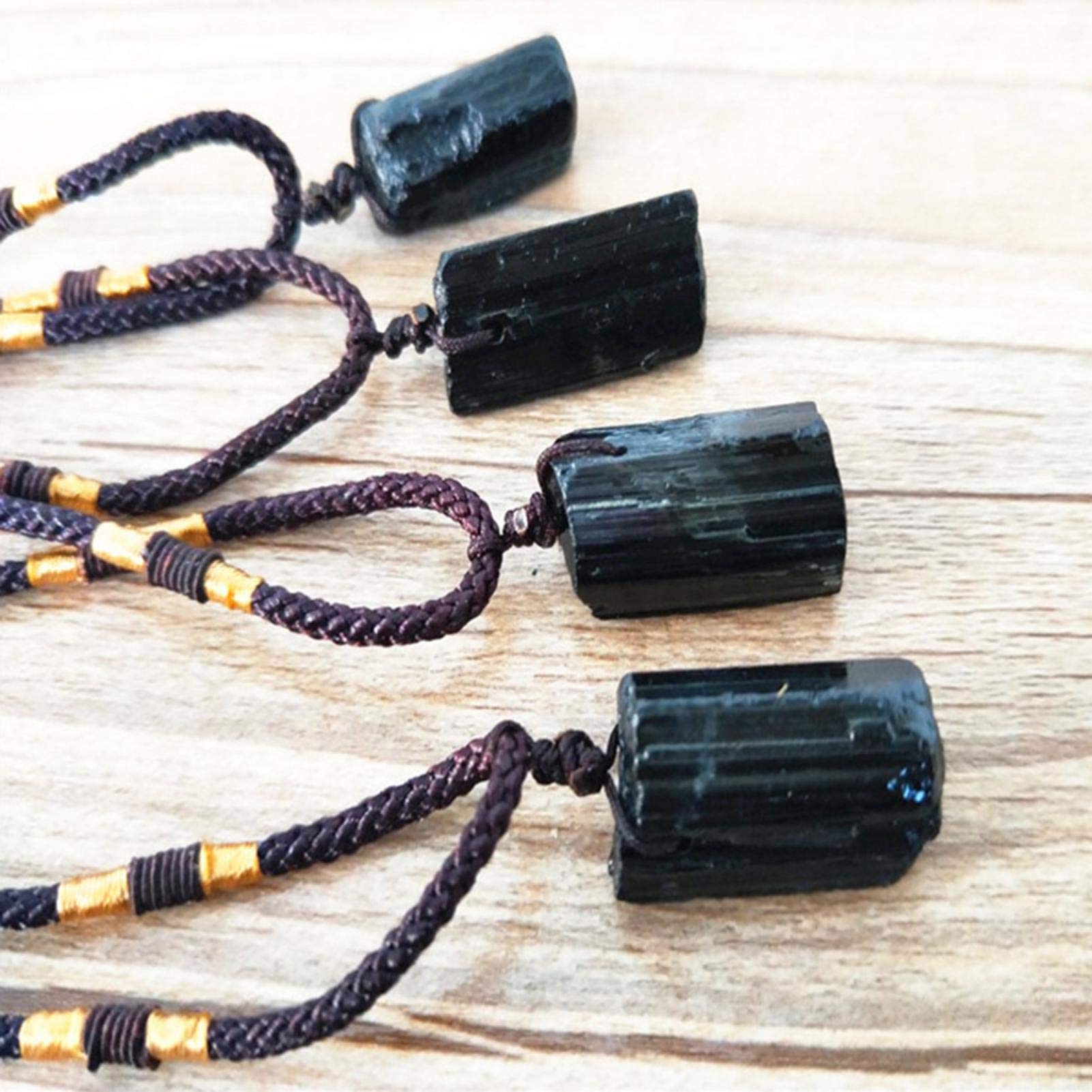 Ciondolo con pietra preziosa grezza di tormalina nera, pendente avvolto in filo di rame, gioielli con tormalina, gioielli fatti a mano, collana con ciondolo di tormalina - Italia