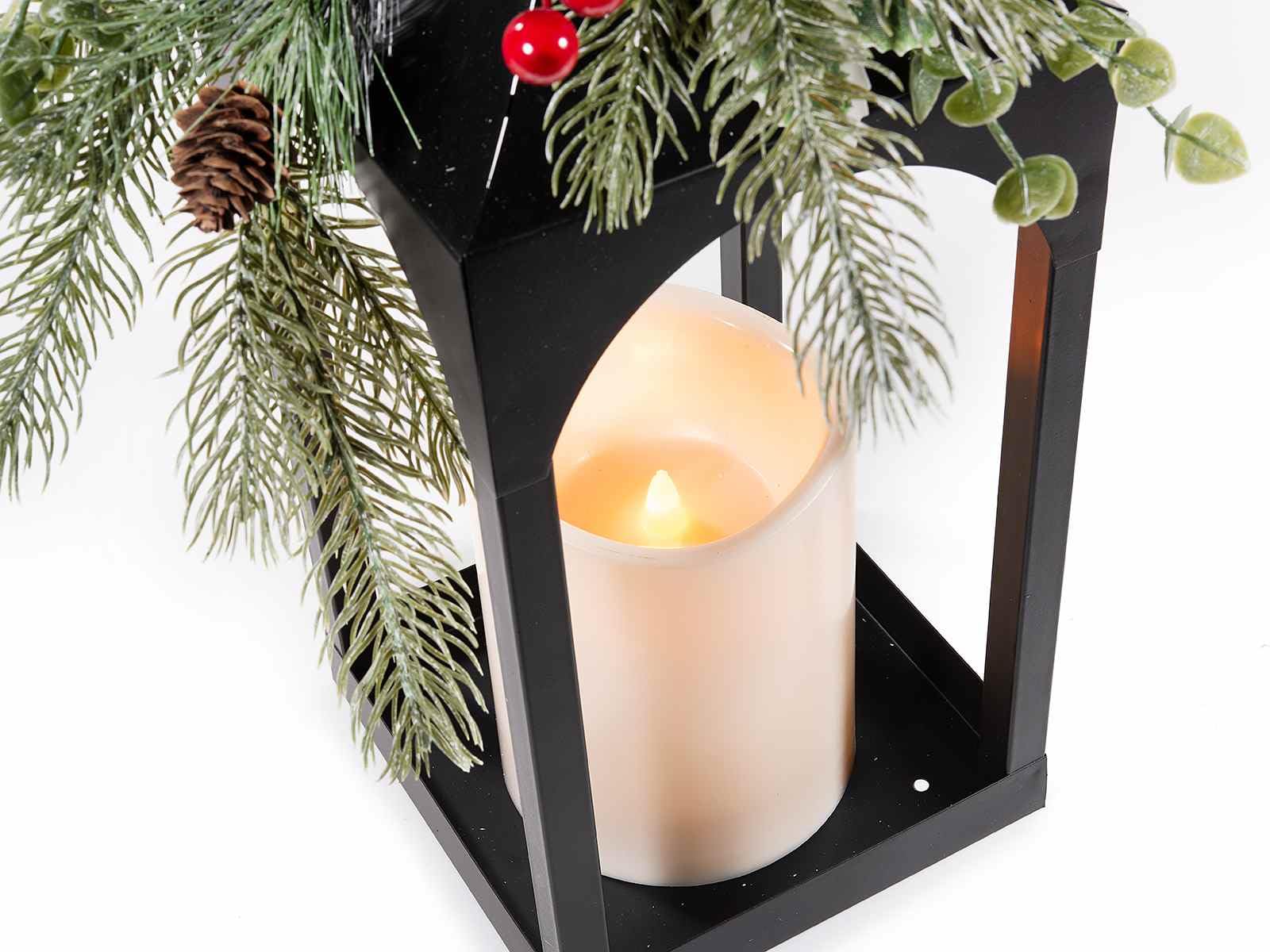 Gruppo Maruccia - Farol navideño de metal negro - Con vela LED y pino nevado - 17 x 17 x 43 cm - Decoración para colgar o apoyar