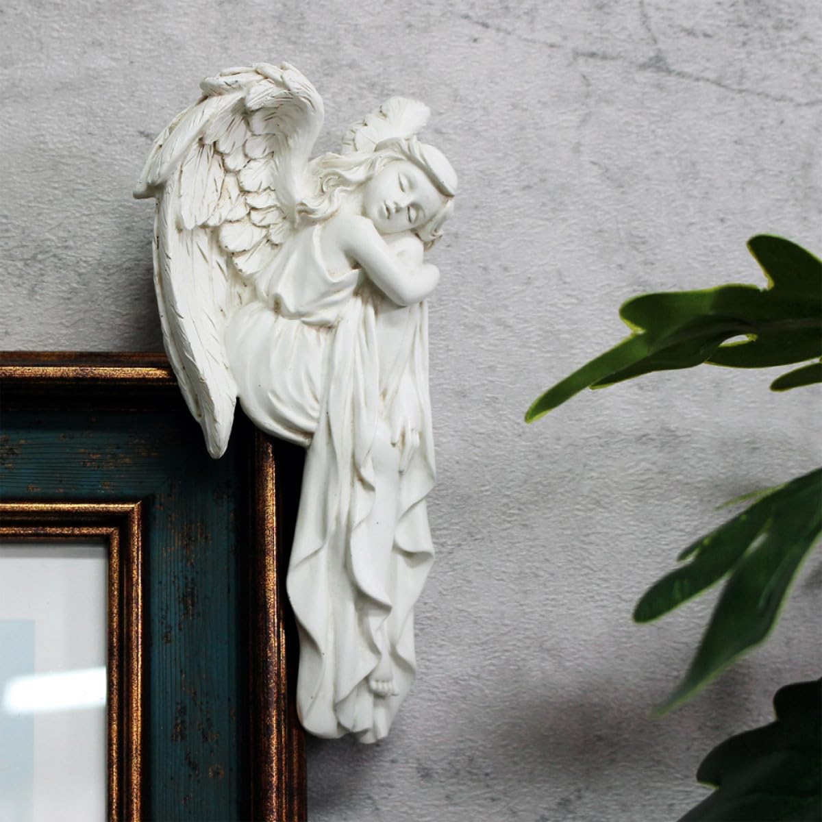 Housoutil Decorazione per Angolo Porta 2 Statue di Angeli Dormienti in Resina Bianca, Design Classico per Atmosfera Accogliente e Decorazioni Natalizie