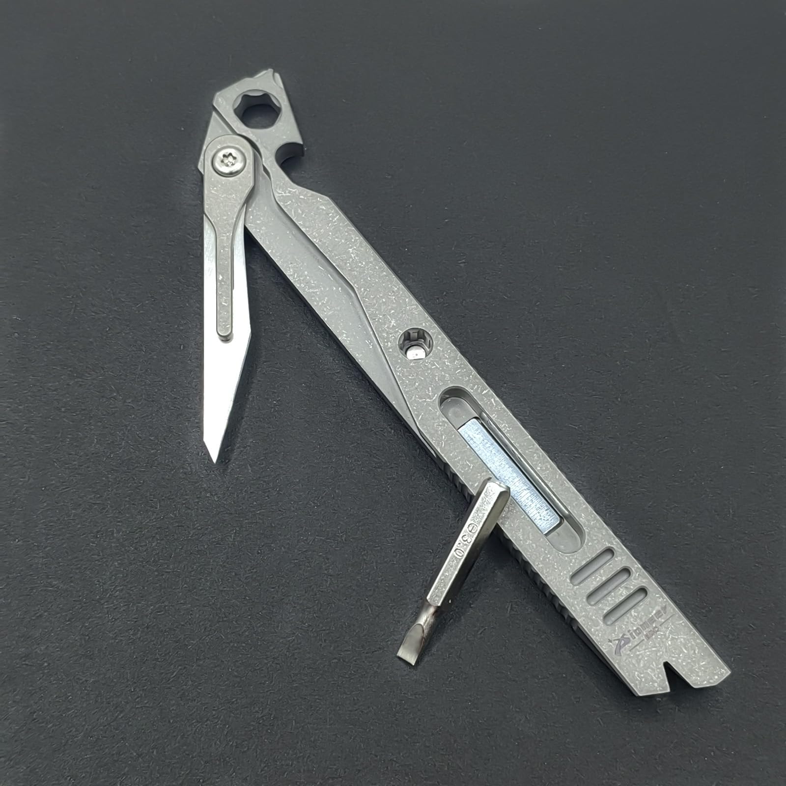 Amazon | チタン製プライバー EDC マルチツール プライバー マルチ
