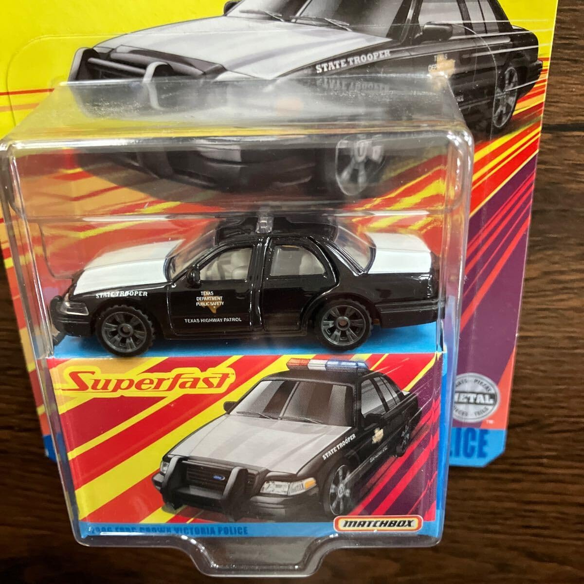 Amazon.co.jp: マッチボックス MATCHBOX 2006 フォード CROWN VICTORIA