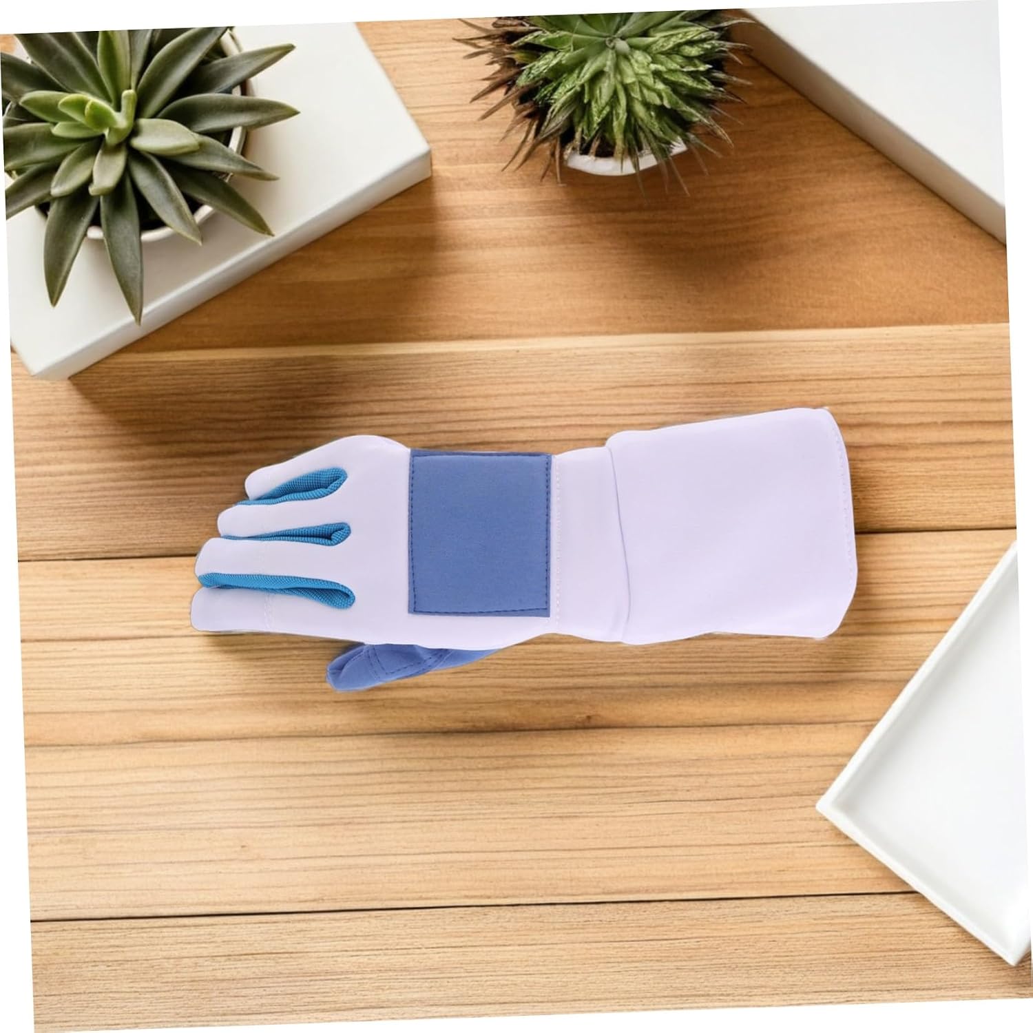Anti Skid Fencing Glove for Epee Training, Padded Right Hand