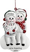 Vista 7 de Adorno Colgante de Pareja Embarazada y Perro - Adorno de Navidad para Esperando con Hueso de Perro, Personalizado
