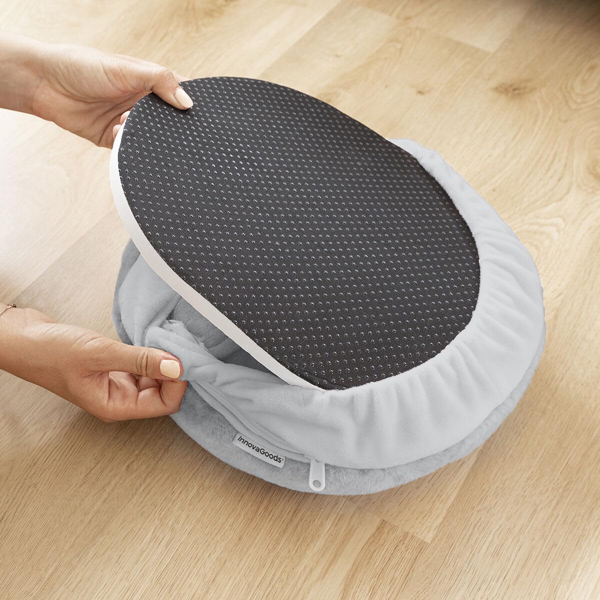 InnovaGoods® Chauffe-pieds électrique, Design ergonomique et portable, 3 niveaux de température réglables, Câble d'alimentation de 1,5m, Réchauffe vos pieds en quelques secondes, Idéal pour l'hiver.