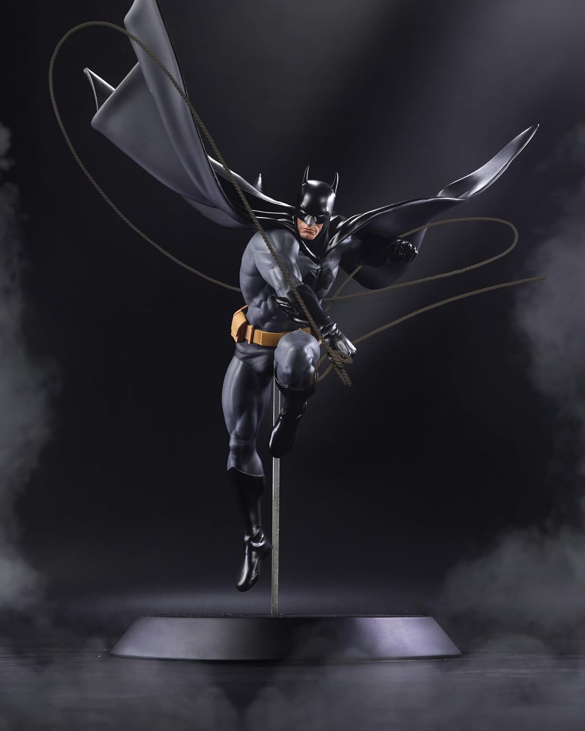 McFarlane Toys - DC Direct DC Designer Series Batman by Dan Mora 1:6th Scale Resin Statue - Image 4