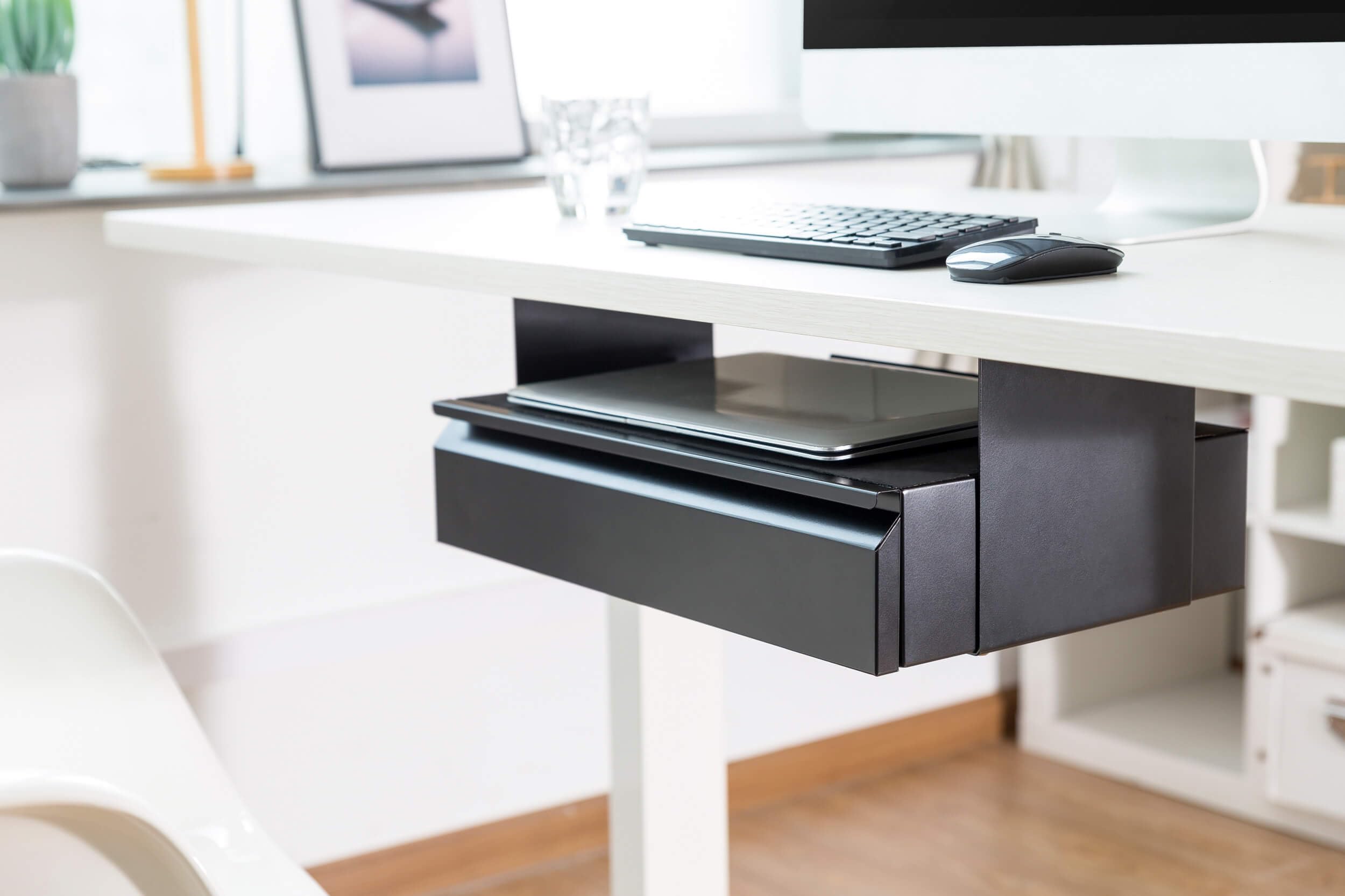 Eigentlich Schreibtisch Unterbau-Schublade mit Ablage B:51 x L:31-48 x H:19 cm, Schwarz - geräumige Schreibtisch Materialschublade mit Softclose, praktische Laptopablage