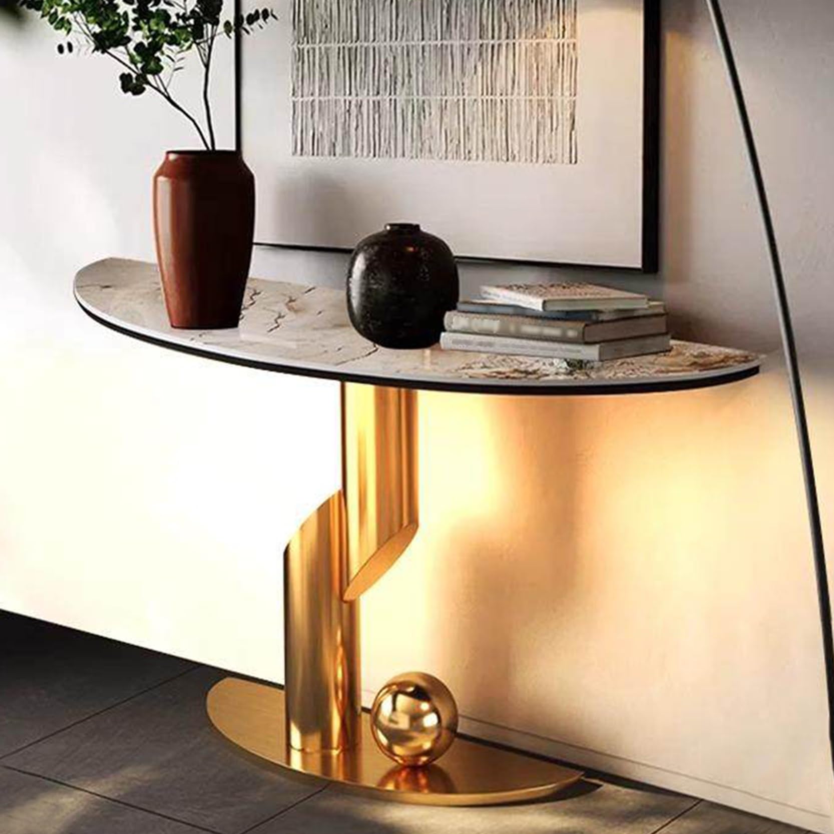 Mesa auxiliar extremo del sofá con acabado dorado y silueta geométrica de lujo contemporáneo