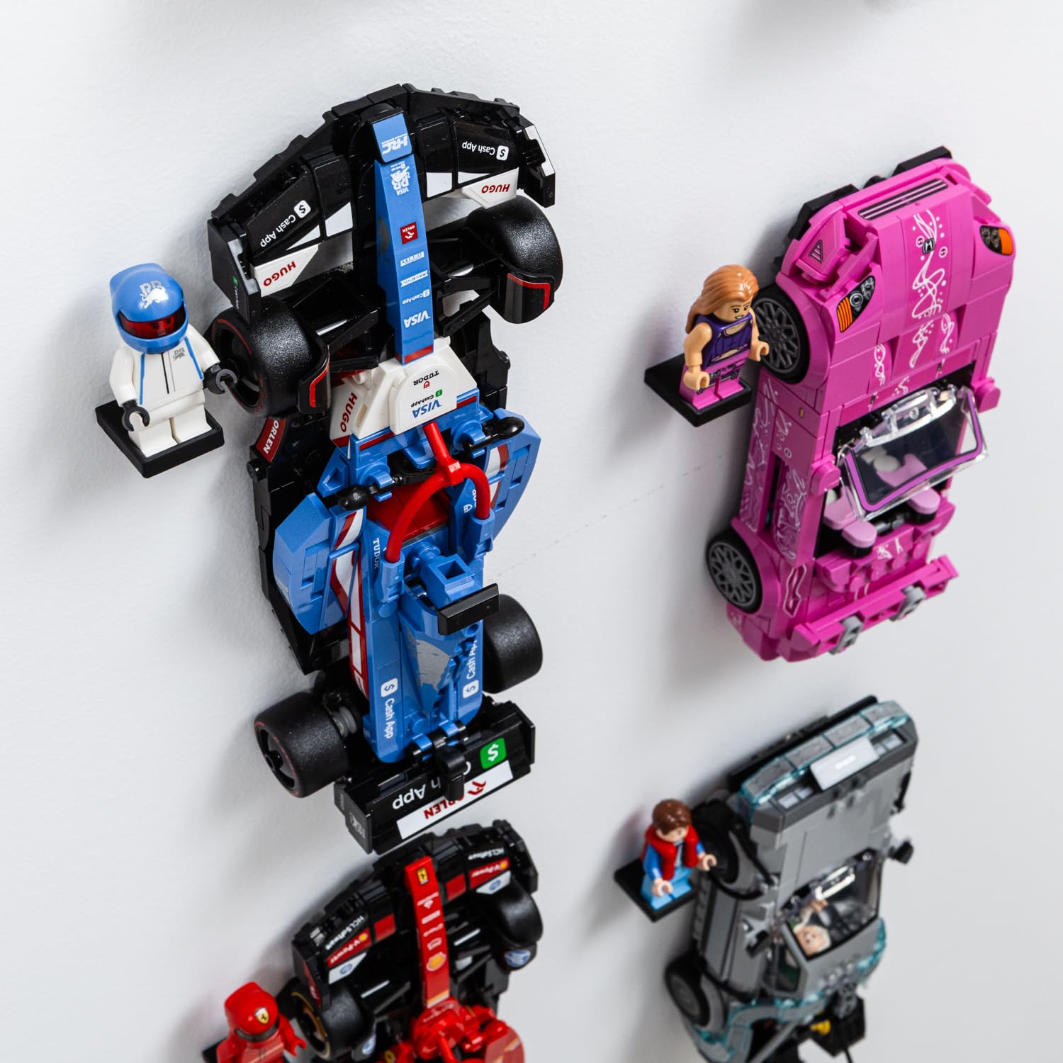 Lot de 10 crochets muraux compatibles avec les voitures Lego Speed Champions avec supports de présentation pour conducteur – Fabriqué au Royaume-Uni, matériel inclus – Ensembles non inclus