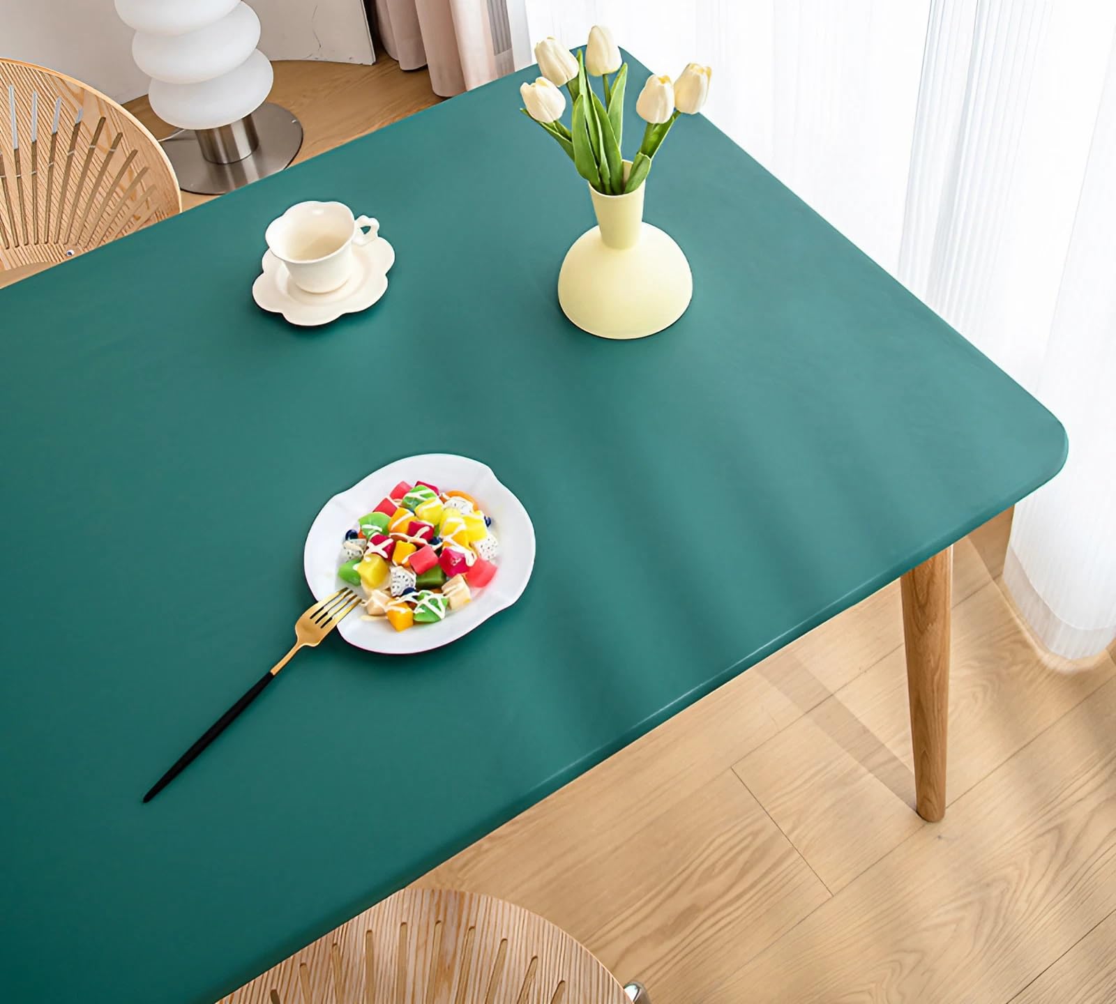 Nappe imperméable polyuréthane anti-tache : protégez votre table des accidents
