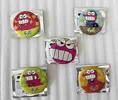 クレヨンしんちゃん ワニ山さん 缶バッジコレクション まとめ売り Amazon.co.jp: しんちゃん ワニ山さん チョコビ 缶バッジ