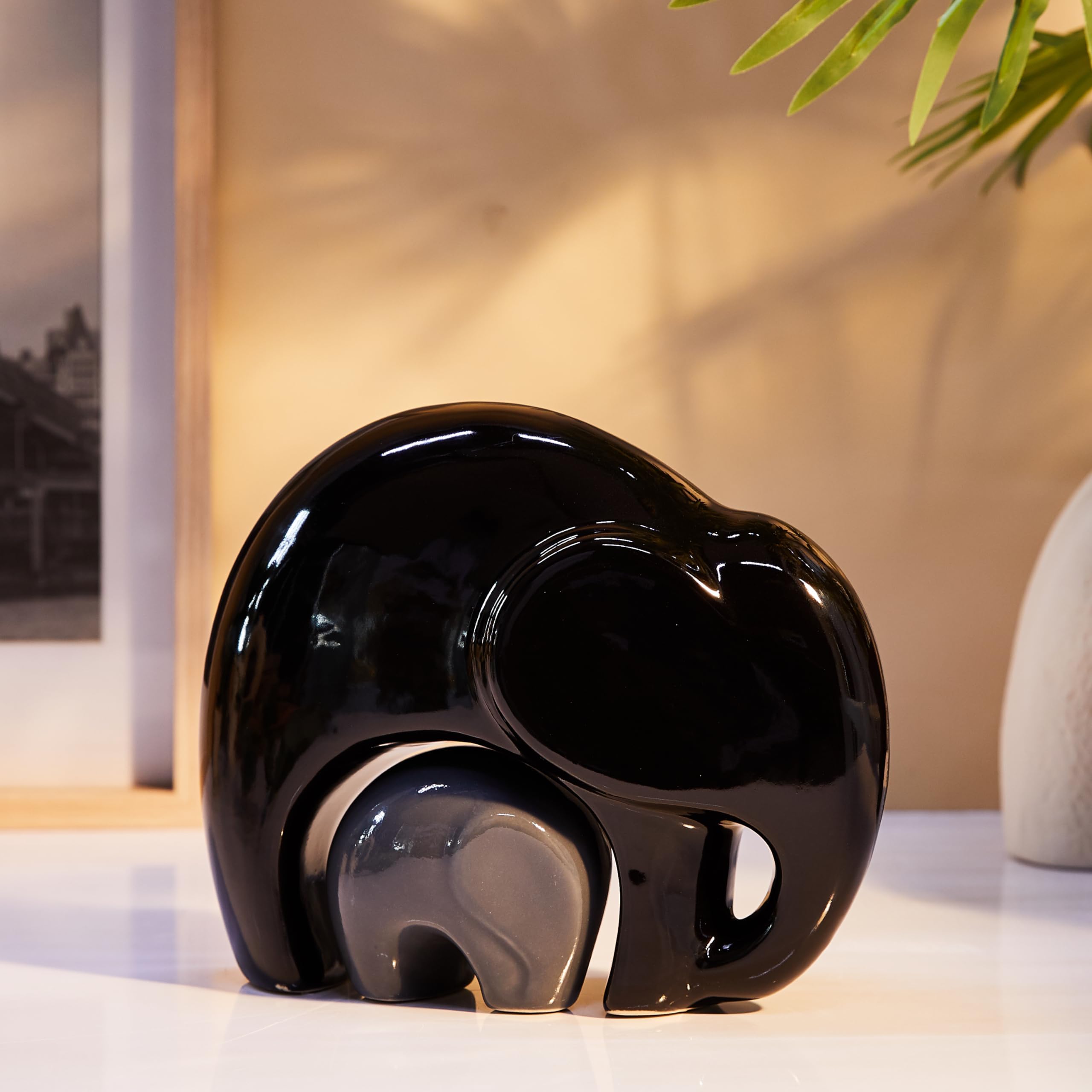 amazon basics Home Decor Happy Charm Elephant Mother and Child Set | Piano Finish Ceramic Figures (Set of 2 Pieces, Black and Grey)