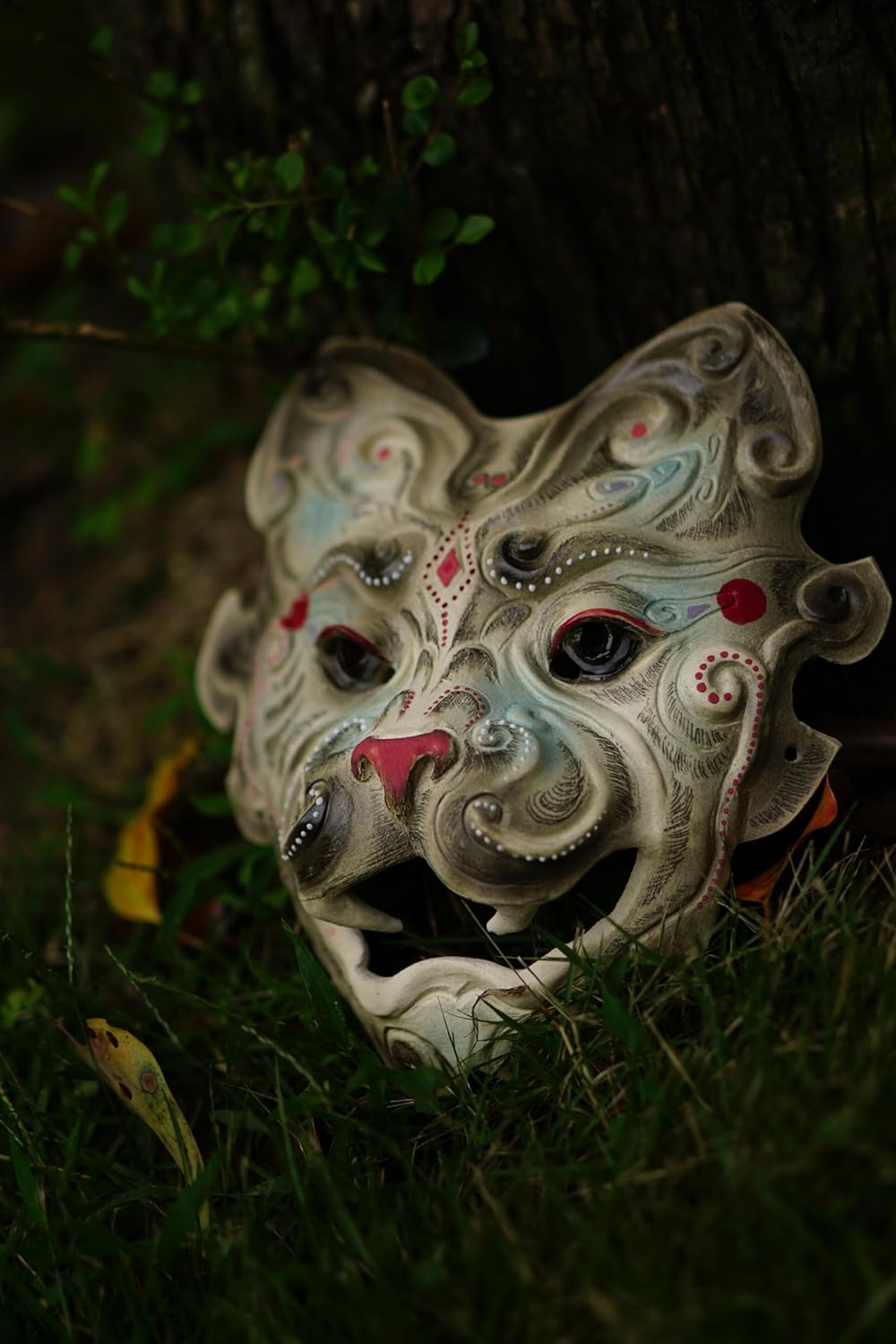 Handmade Ceramic Black Tiger Masks - White And Red Clay Crafts, Mythical Wall Decorations For Easter Gifts, Home Decorations, Collectors (Inspired By The Book Of Mountains And Seas), Party Masks