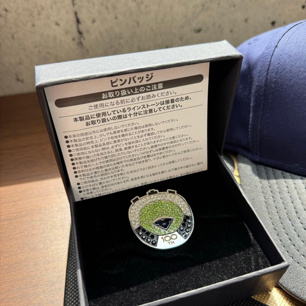 阪神タイガース 100周年記念キャップとピンバッジ Amazon.co.jp: 甲子園球場100周年限定記念品 阪神タイガース キャップ