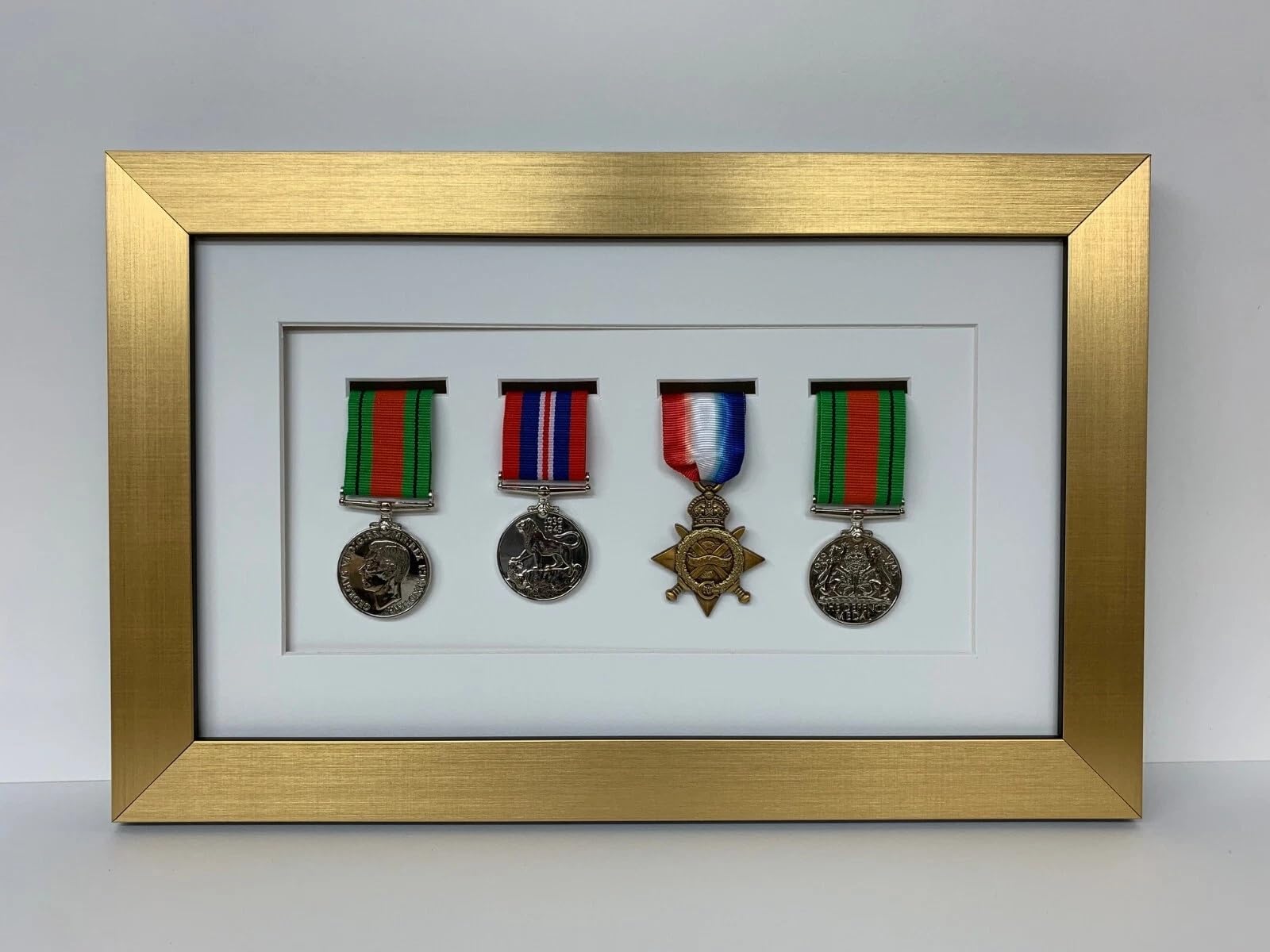 Kwik Picture Framing Ltd 4 Medal Military World War Display Frame 40x26cm, White Mount - Military Shadow Box Display Case | Army Navy RAF Memorabilia Wall Holder