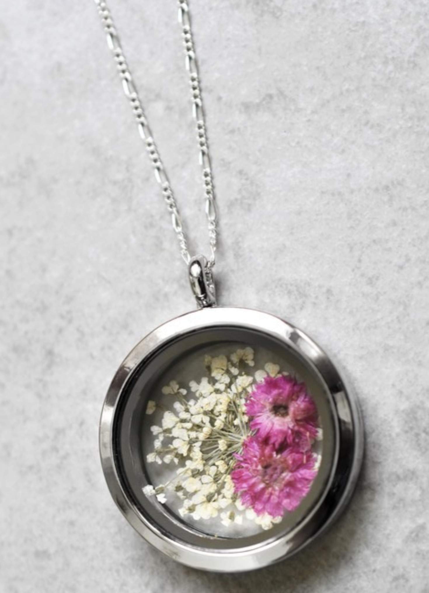 MadamLili - Echte Blüten Medaillon Anhänger - Chrysantheme Rosa Dillblüten Weiss Blumen Amulett Aufklappbar - 925 Sterling Silber - Halskette 60cm - Shabbystil - Handgefertigt - Exklusive Schmuckbox