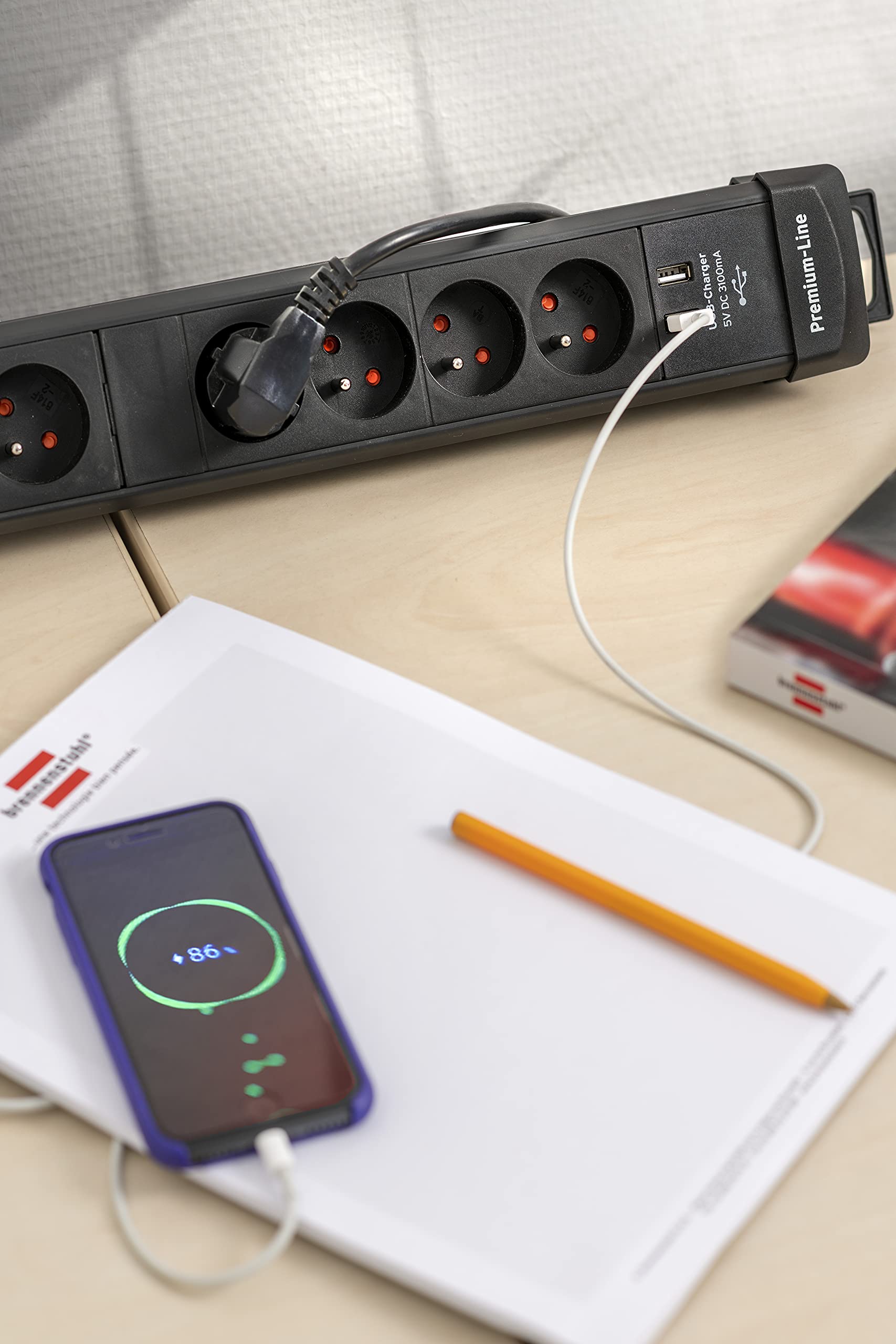 Brennenstuhl Premium-Line Steckdosenleiste mit USB-Ladekabel, Überspannungsschutz und 8 Steckdosen mit Schalter (Leiste mit 3 m Kabel, 2 USB-Ports 5 V/3,1 A, Schwarz
