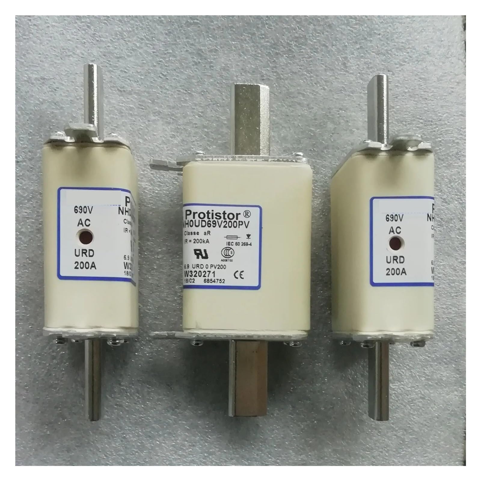 Modelos NH0UD69V80PV y NH0UD69V100PV junto a referencias H320259 y M320263