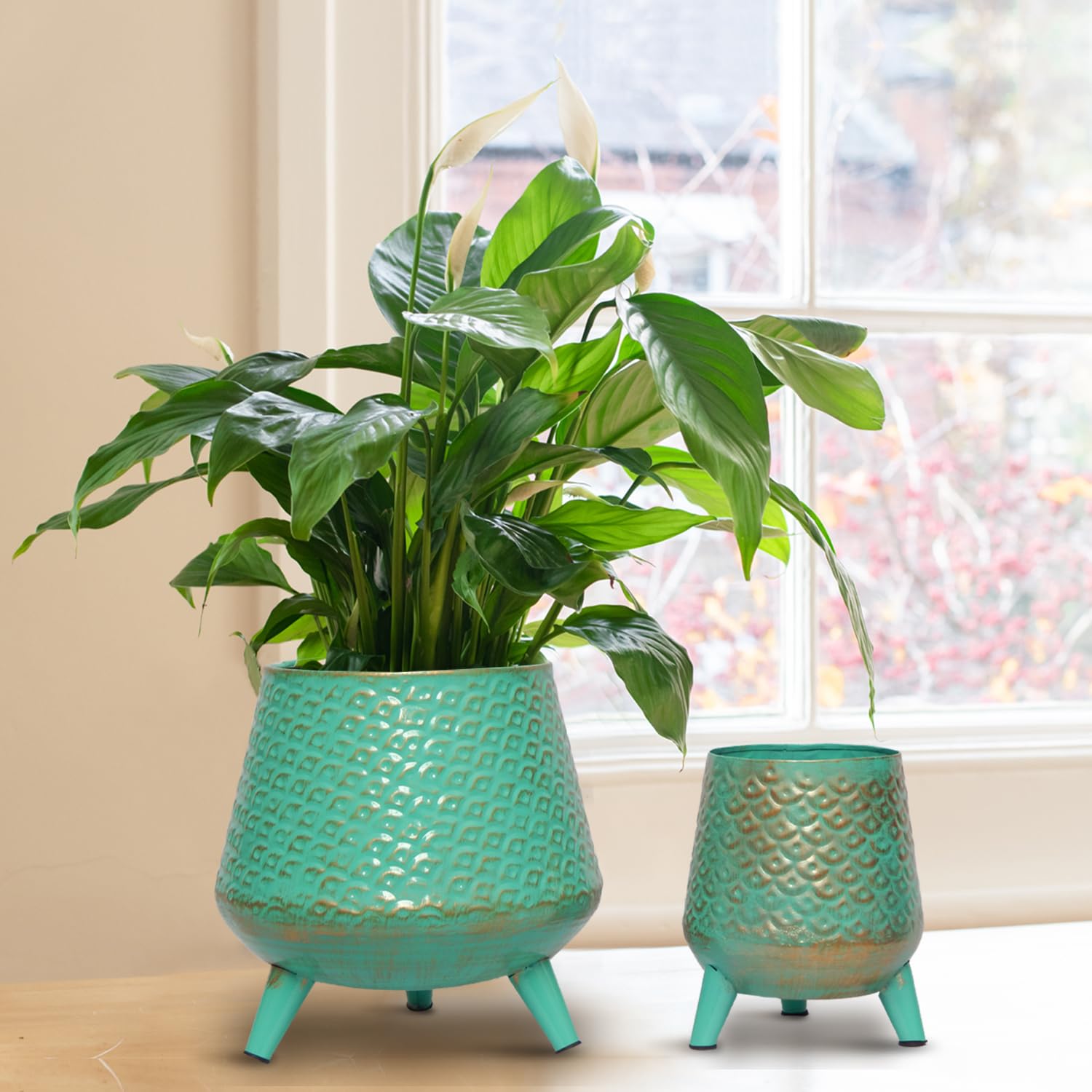 ecofynd Pack of 2 Hazel Metal Planter Pot with Stand, Modern Style Indoor Outdoor Home Decor Item for Plants Flower, Balcony, Living Room, Bedroom (Dia- 8, 5.5 inches, Verde Turquesa, A004) (B0BRV93G8F) Amazon Price History, Amazon Price Tracker