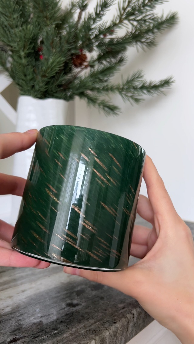 Amazon.com: LAFCO New York Holiday Signature Candle, Woodland