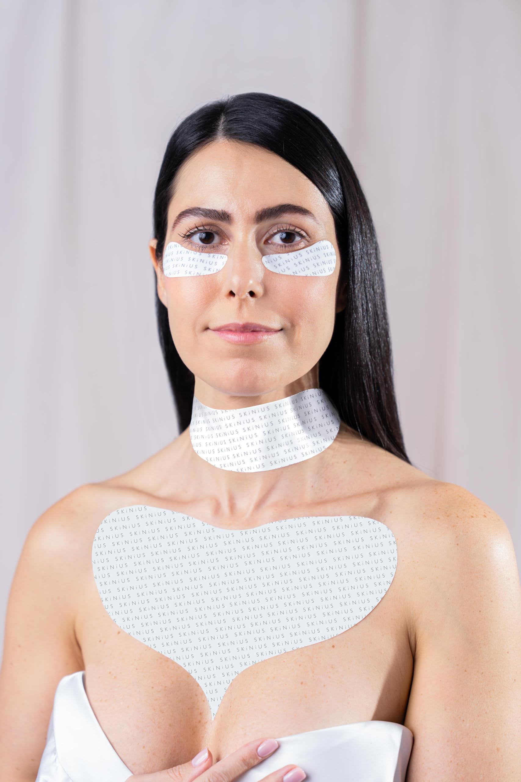 Skinius LIFTNES Patches Riutilizzabili per Collo e Décolleté con Pochette Waterproof - Patch in Silicone Morbidi ed Ergonomici - Wearable Beauty Anti-Spreco - Riutilizzabili