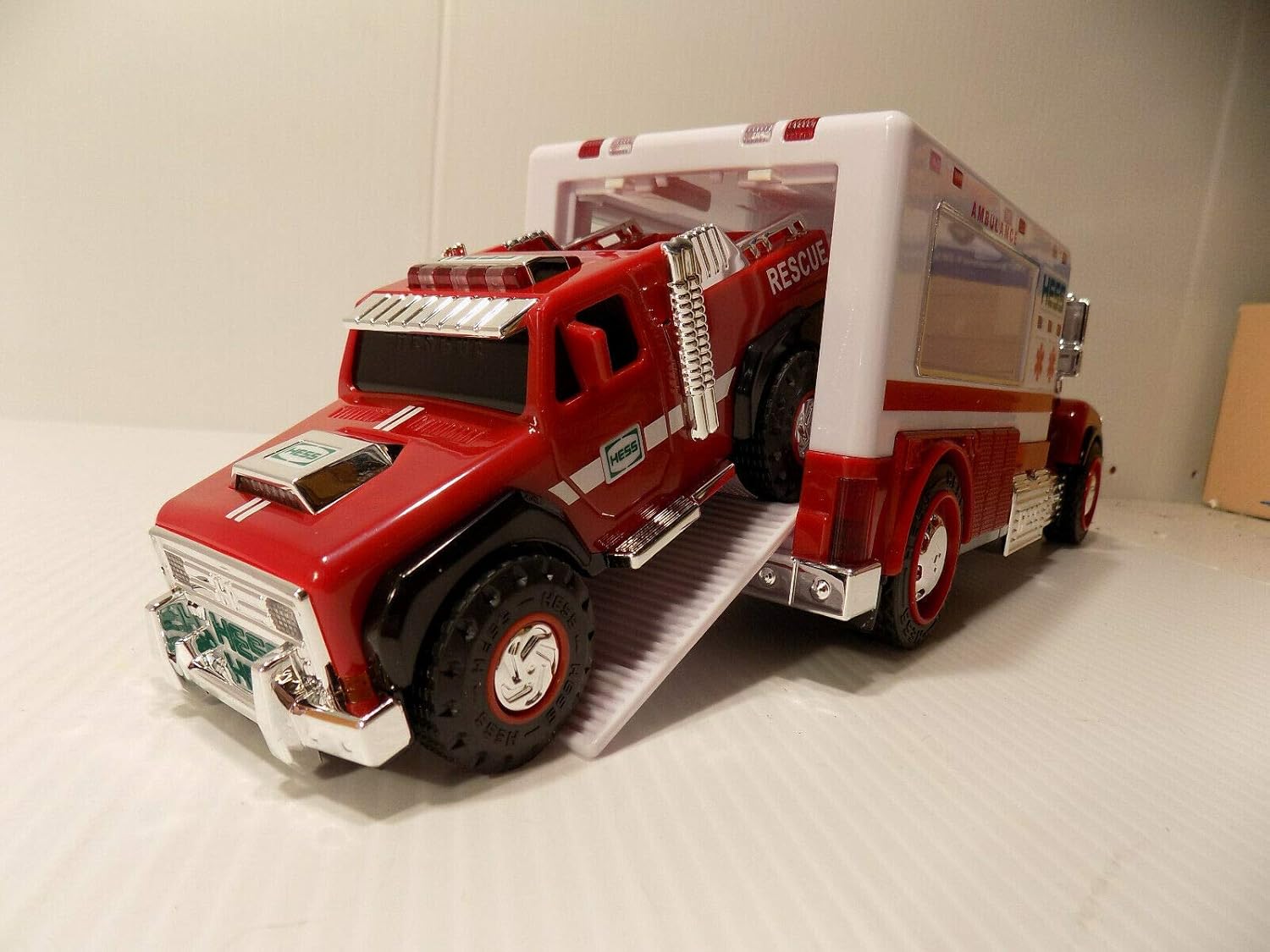 Hess Toy Truck 2020 Ambulance and Rescue