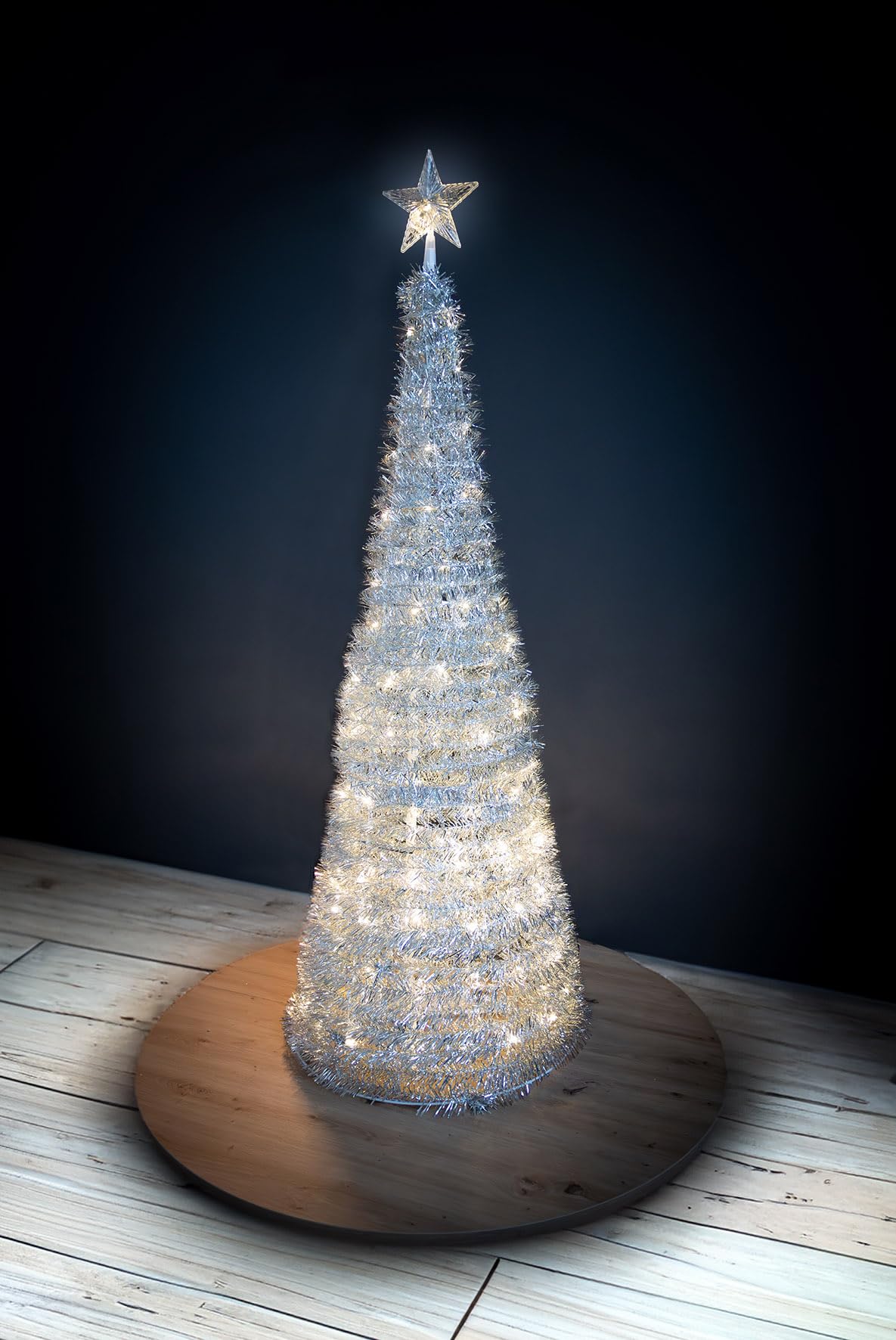 Spetebo Sapin de Noël pop-up spiralé - 150 cm - Avec 120 LED et pointe étoile - Argenté - Sapin artificiel éclairé blanc chaud pour l'extérieur et l'intérieur - Éclairage de jardin avec prise
