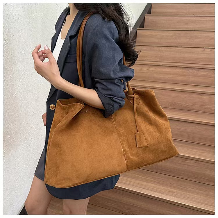 Bolso tote grande de gamuza sintética para mujer miniatura 7