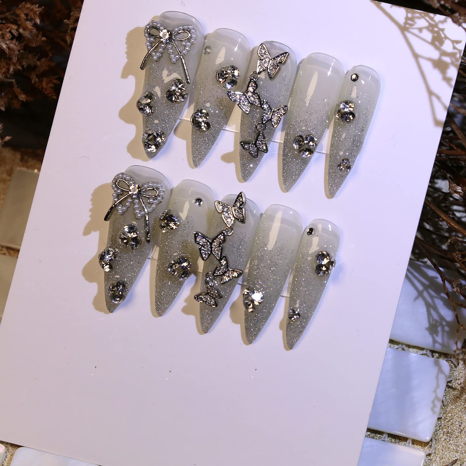 Bling Press on Nails, Unghie finte con Finitura Riutilizzabile di Lusso, Nail Art Fatta a Mano con Design di Manicure con Licenza (L, A) (AM)