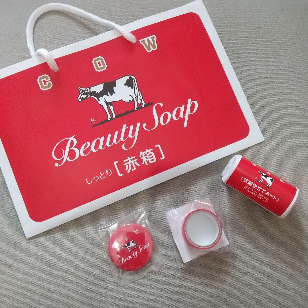 Amazon.co.jp: 牛乳石鹸 赤箱 グッズ 缶バッジ マスキングテープ