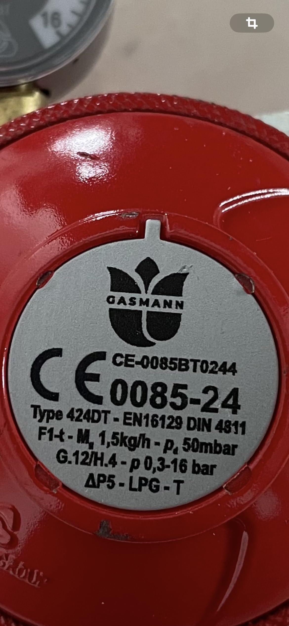 Gasmann 2-stufiger Niederdruckregler, 50 mbar, für Innenräume, Aussenräume, Mobilheime und Gewerbe, Gasdruckregler für Gasflaschen, 1,5kg/h, Ausgangsgewinde 1/4 "L, Manometer und Sicherheitsventil