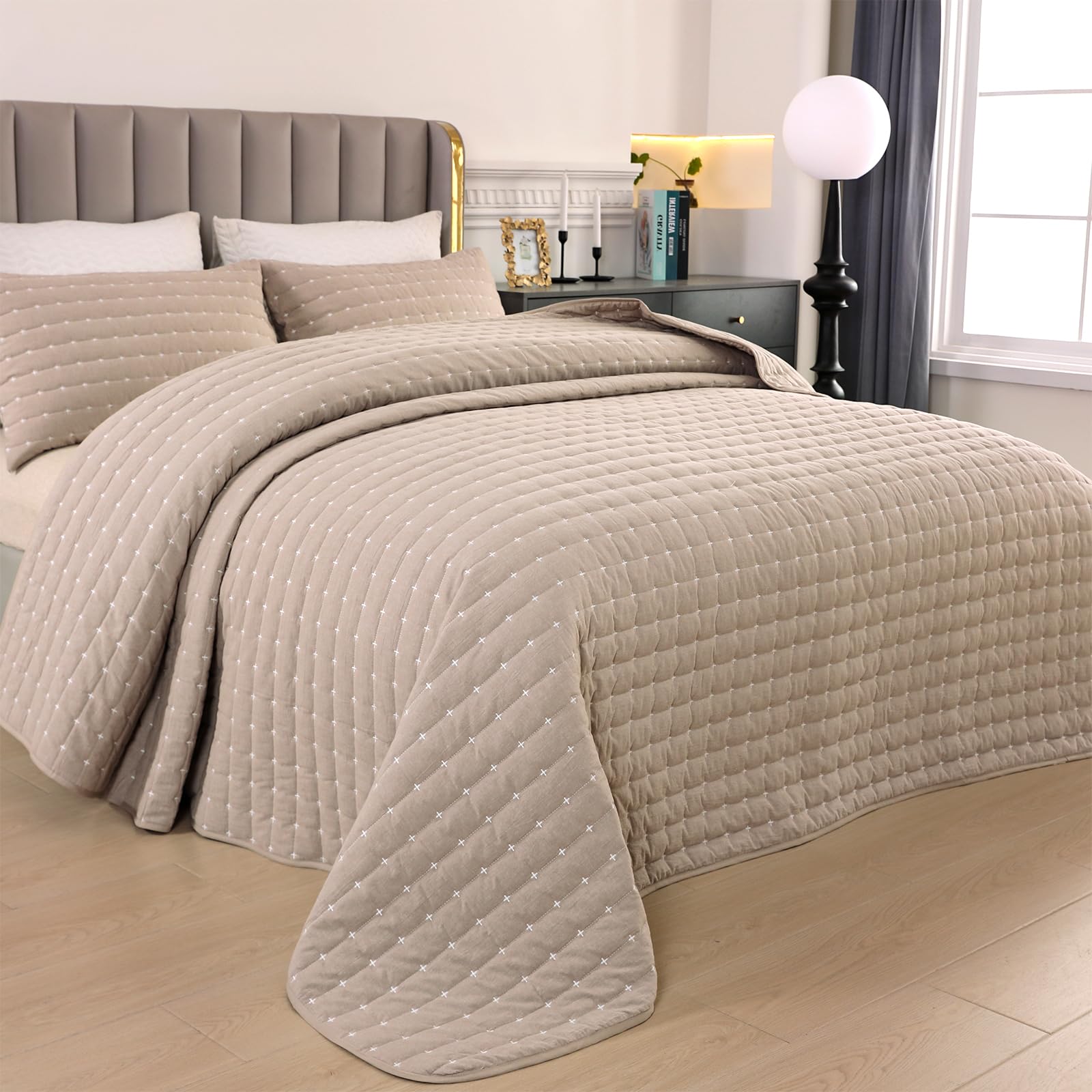 Qucover Colchas Acolchadas Cama 150 Súper Suaves y Cómodas de Algodón Lavado con Patrón Moderno de Punto de Cruz, 3 Piezas Cubrecama de Verano con Fundas de Almohada (Caquí, Cama 150)